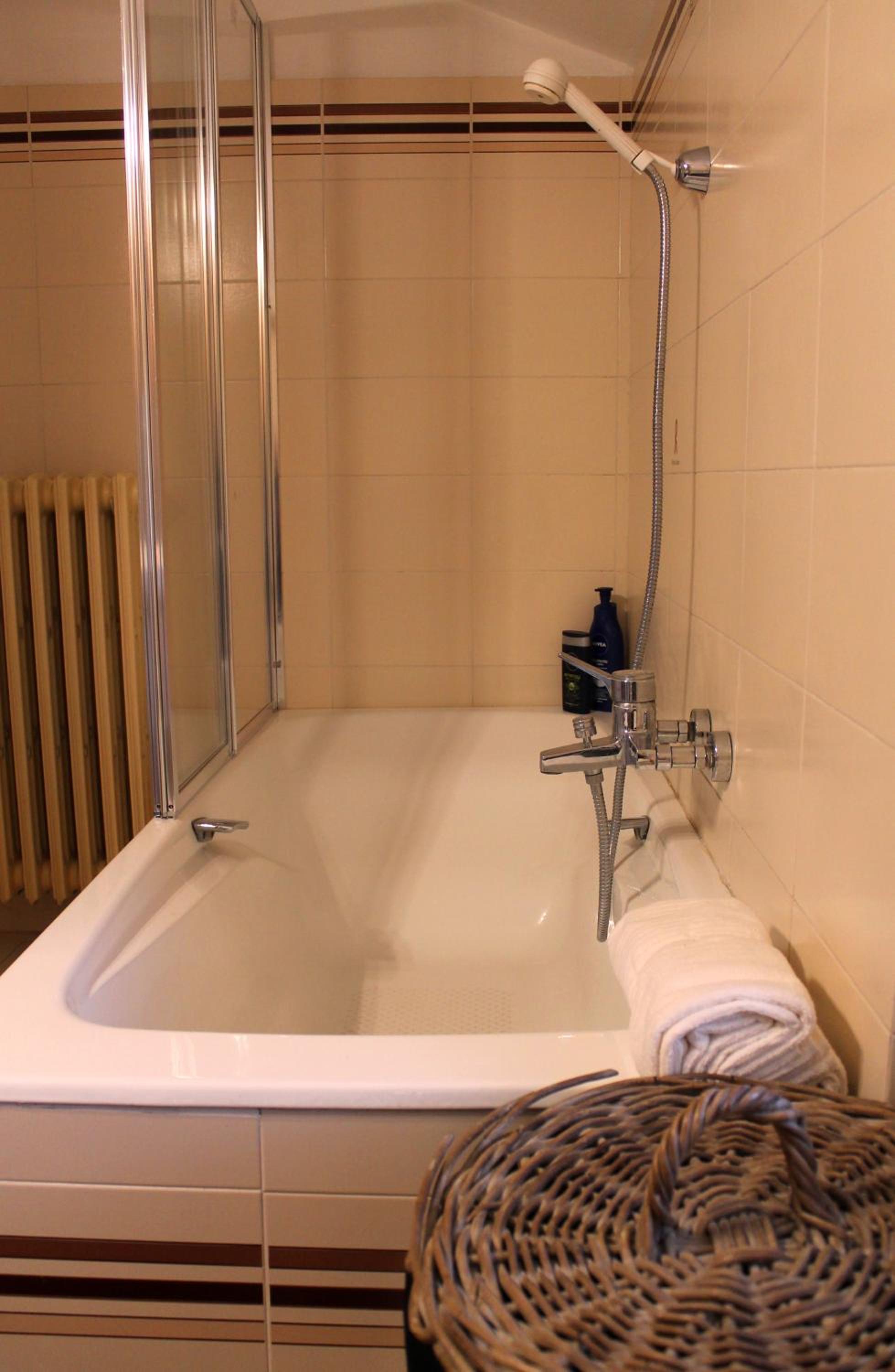 Two-Bedroom House - Photo 20