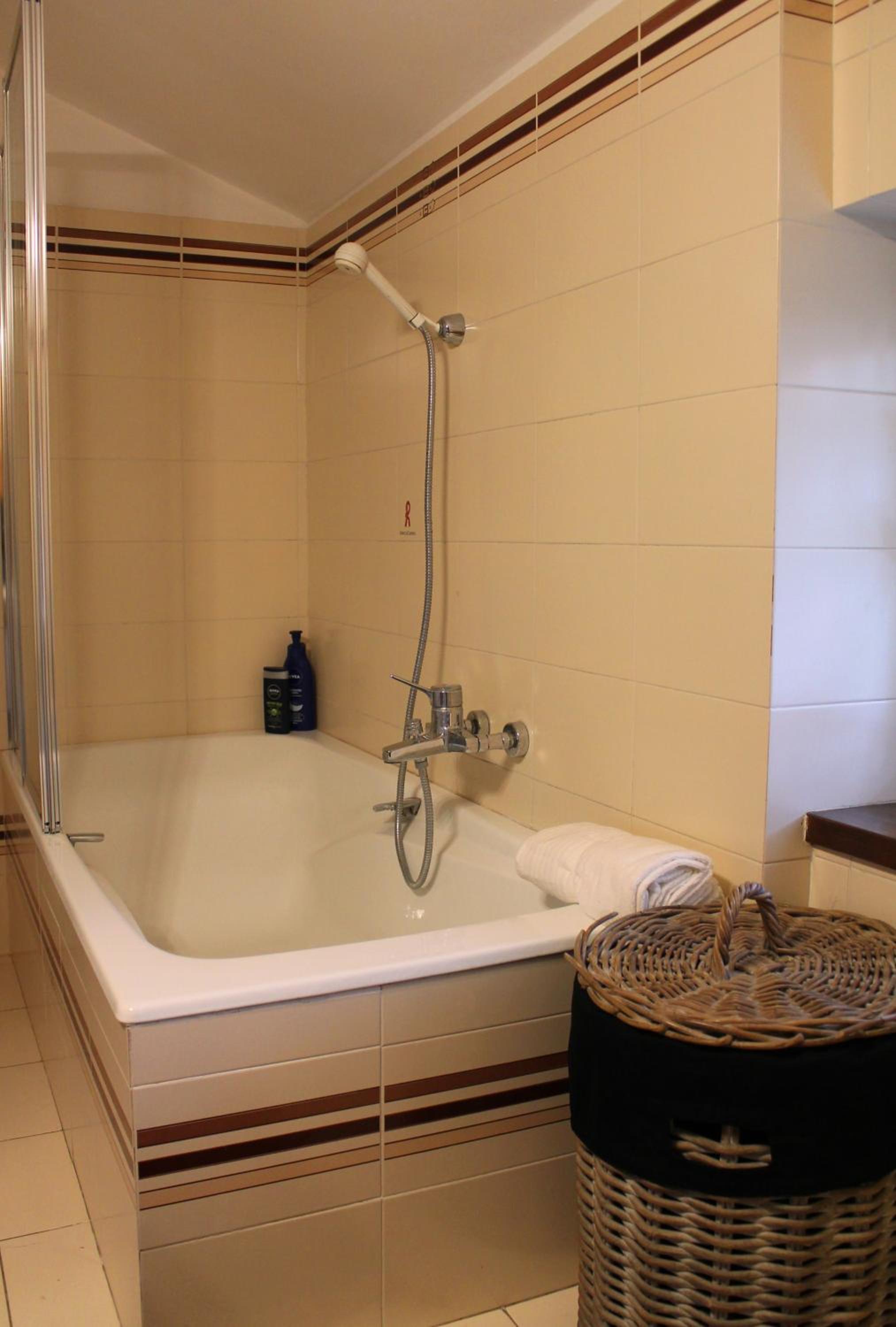 Two-Bedroom House - Photo 22