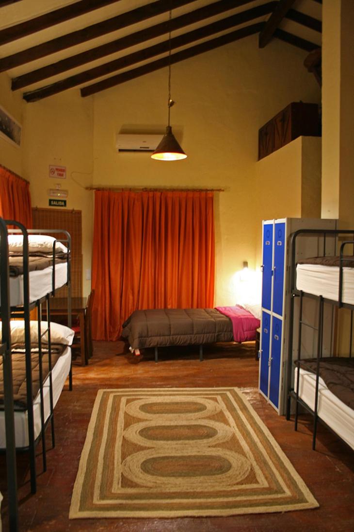 Cama en litera en habitación compartida mixta de 9 camas