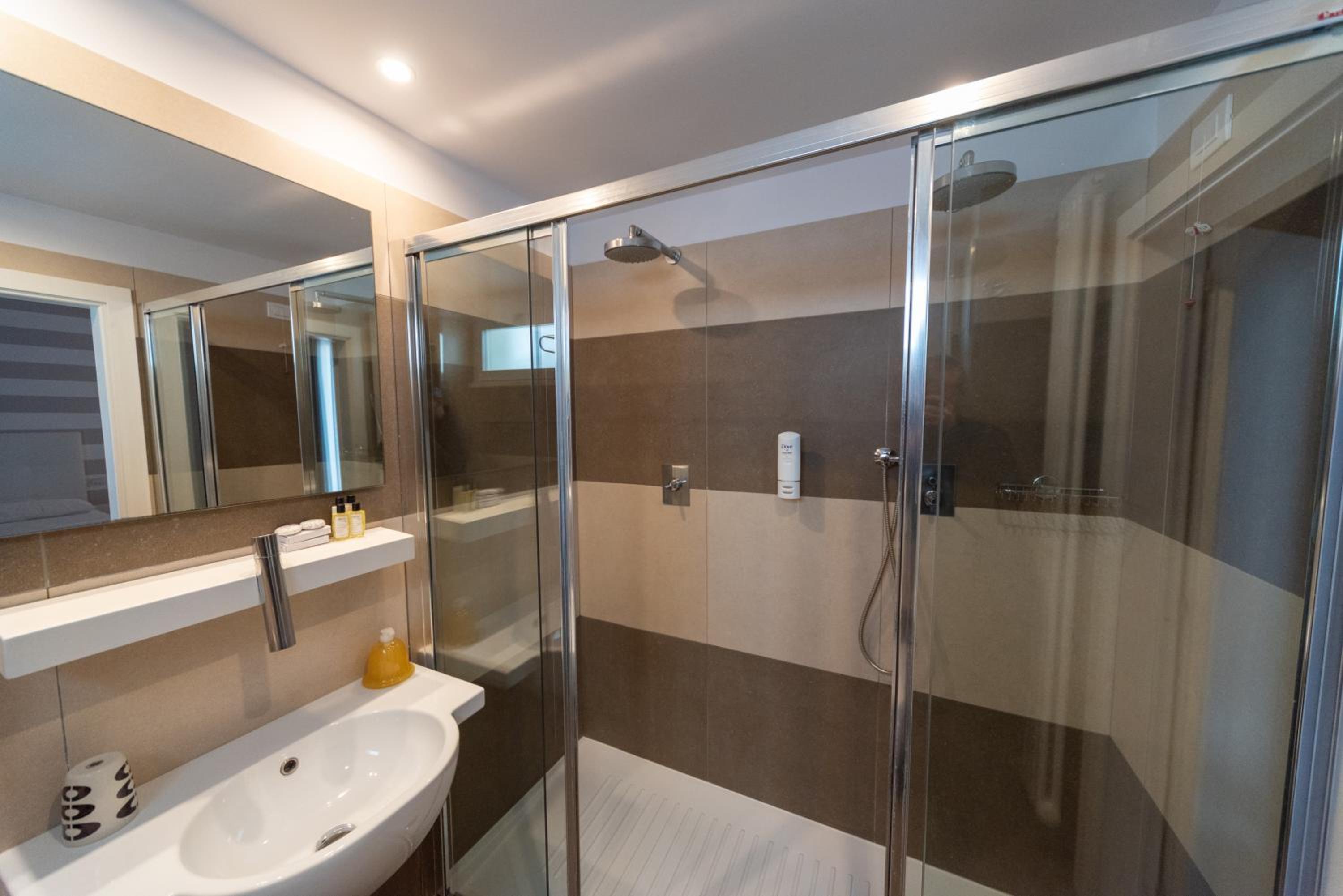 Quadruple Room - Photo 4