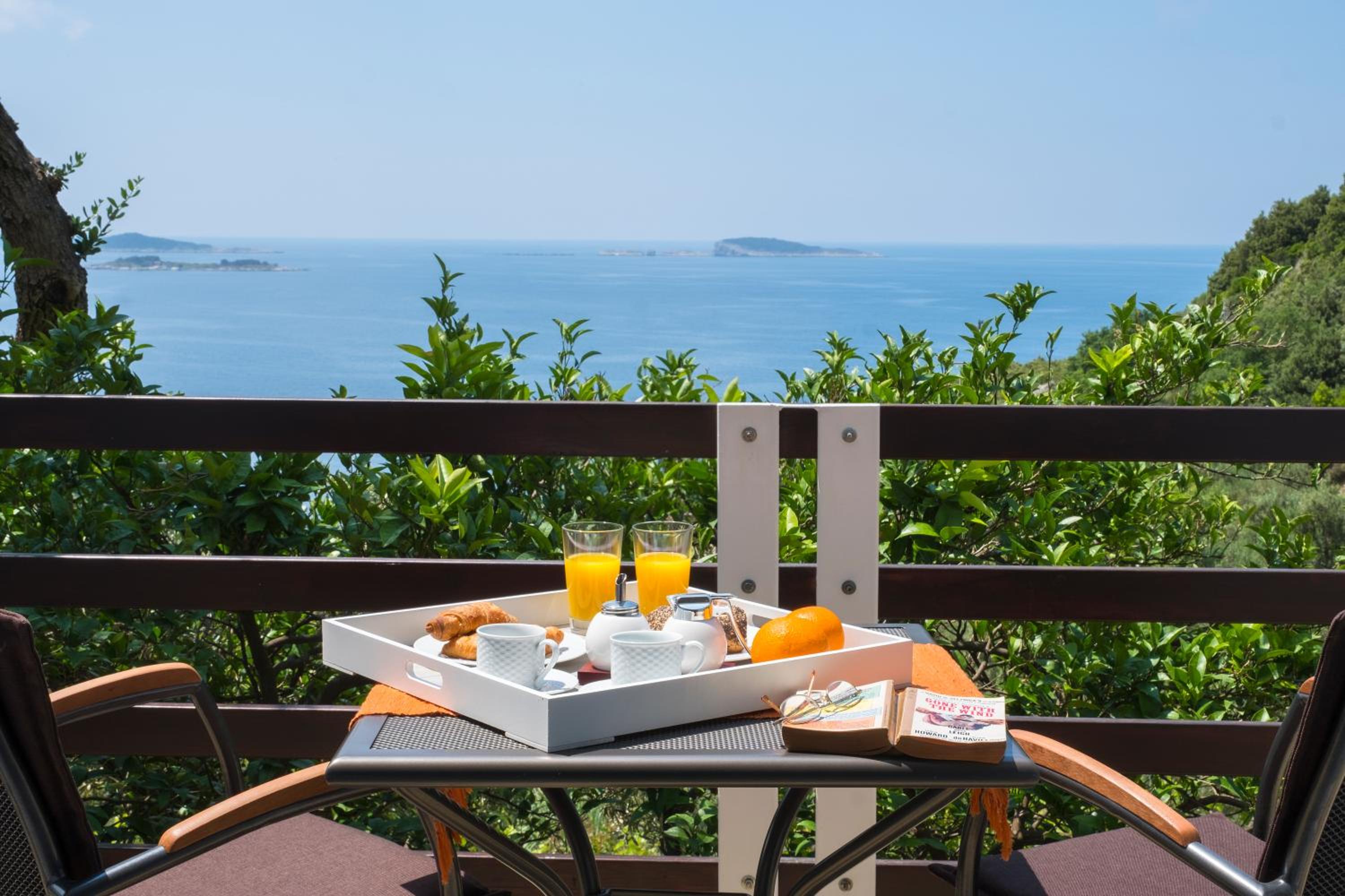 Two-Bedroom Apartment with Balcony, Terrace and Sea View, photo 6