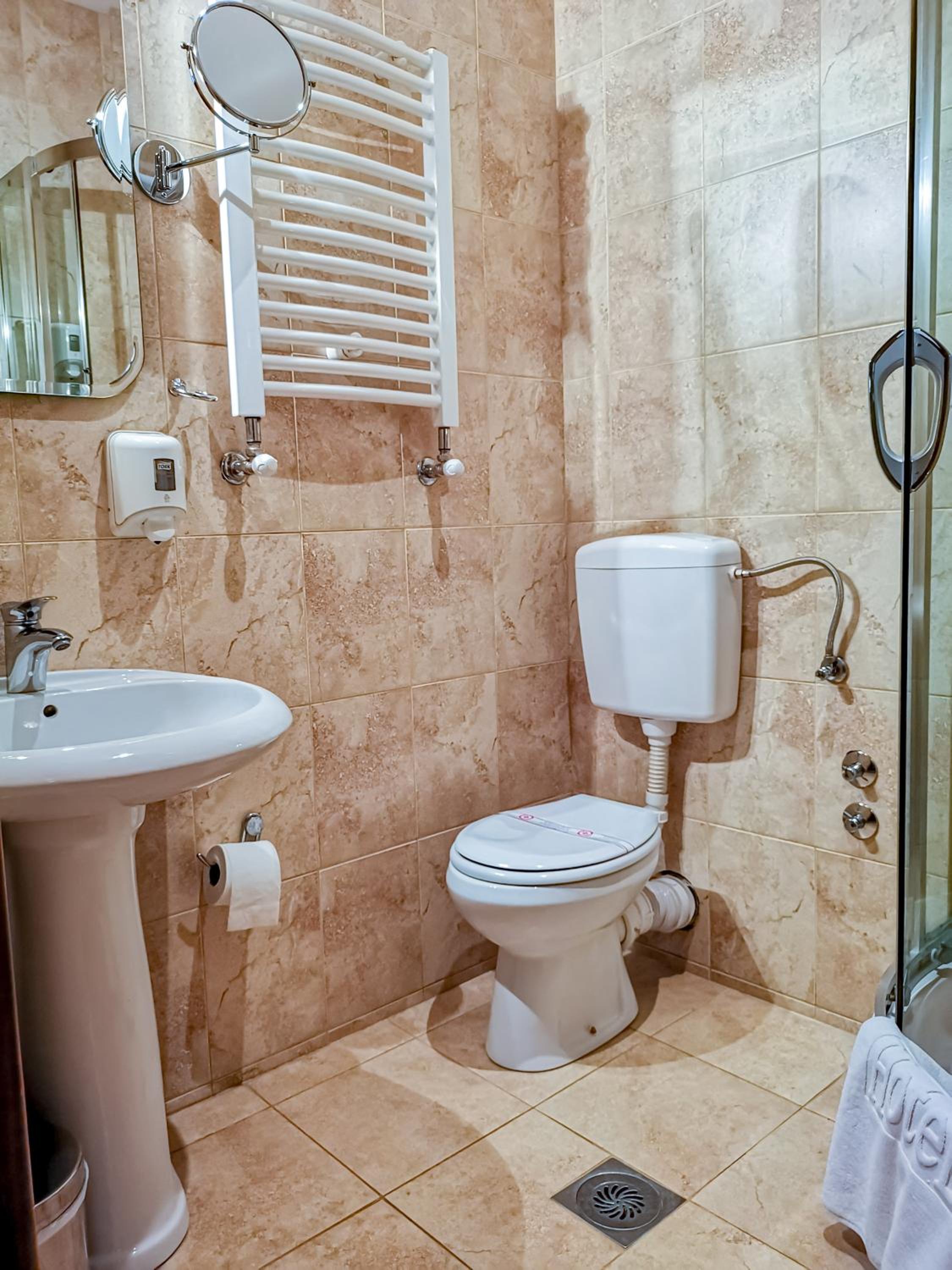 Double or Twin Room - Photo 5