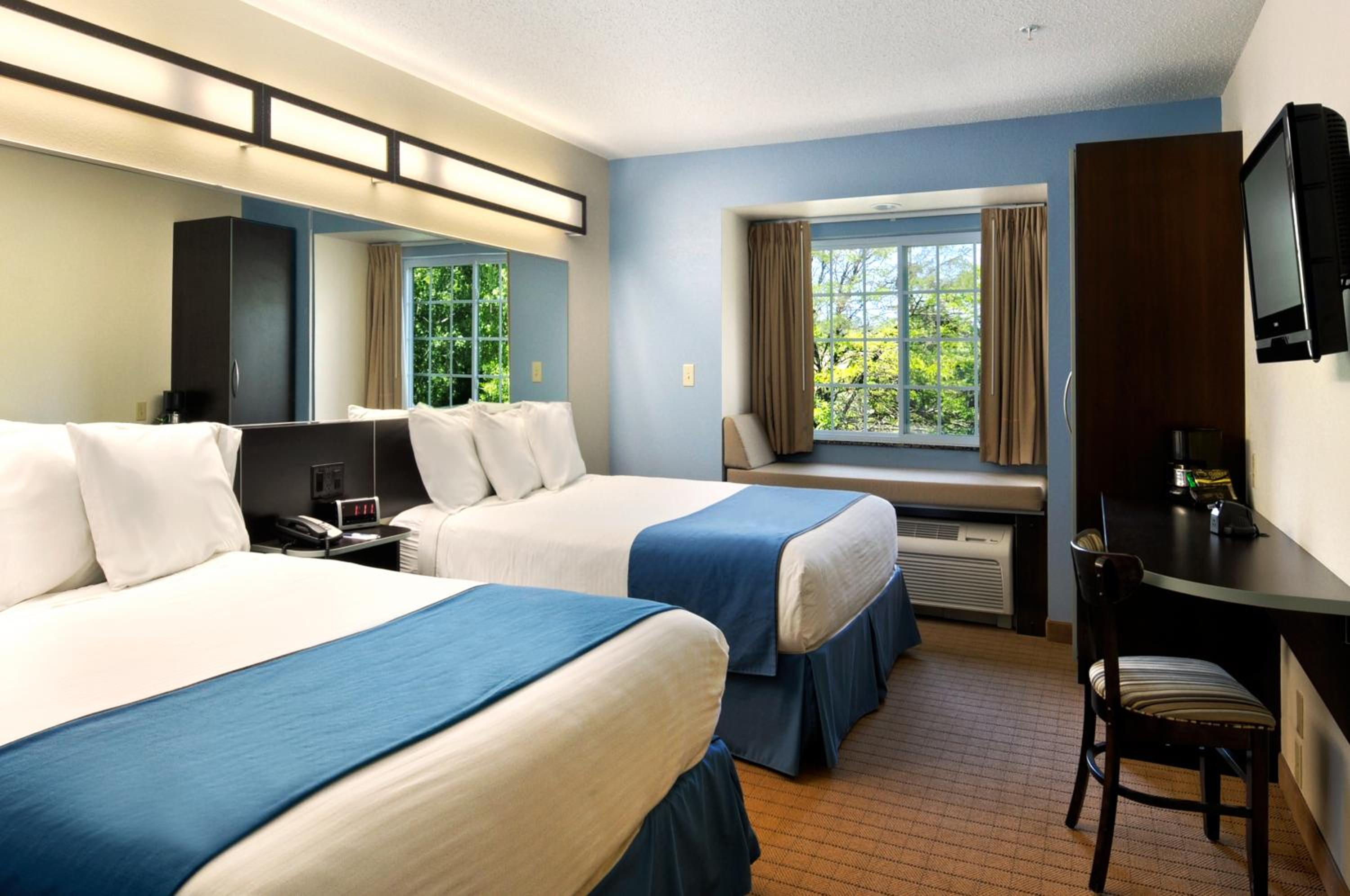 2 Queen Bed, Mobility/Hearing Accessible Room, Roll-In Shower, Non-Smoking photo 2