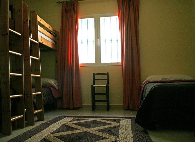 Cama en litera en habitación compartida mixta de 5 camas photo 3