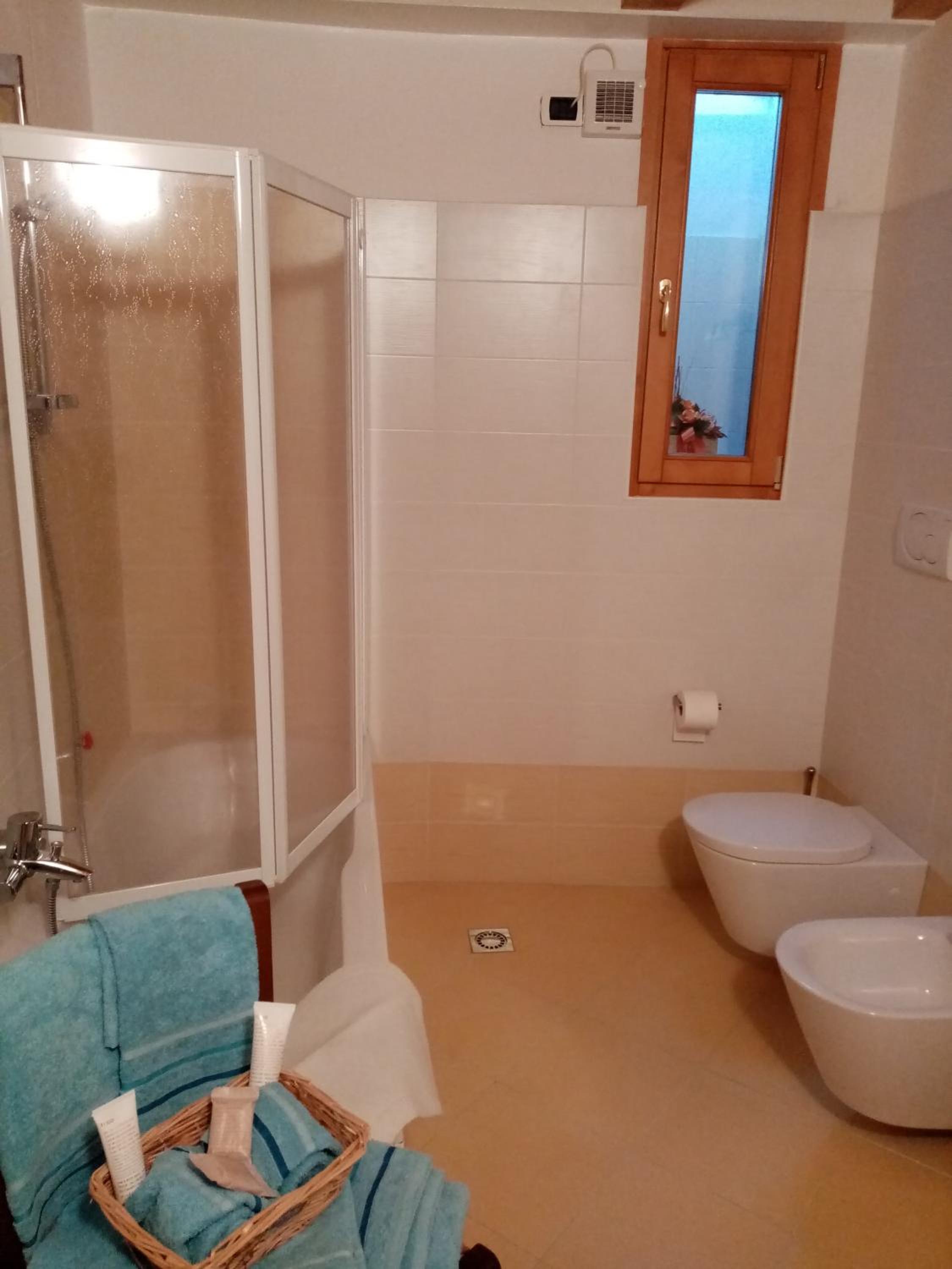 Family Double Room - Photo 13