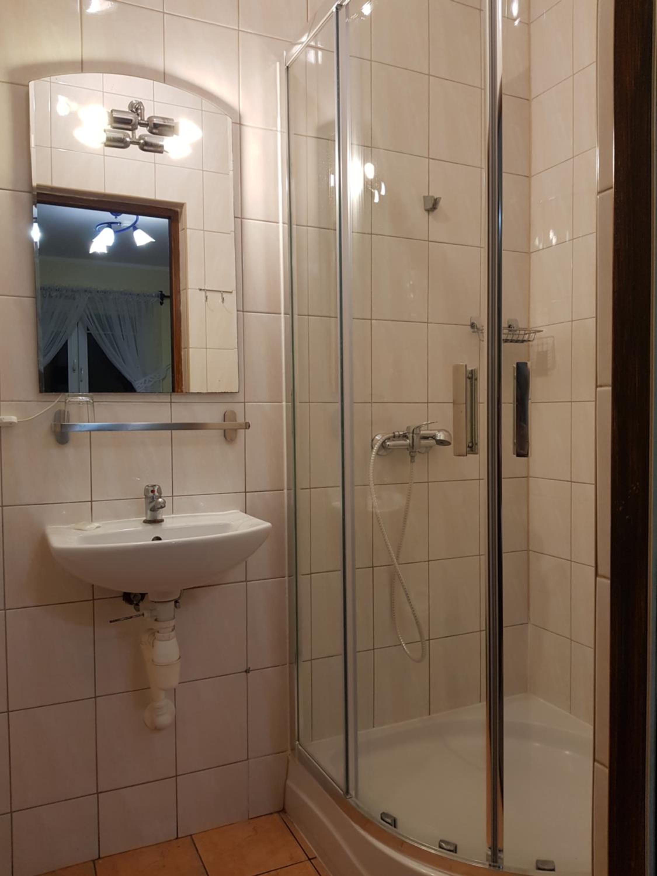 Quadruple Room with Private Bathroom - Photo 2