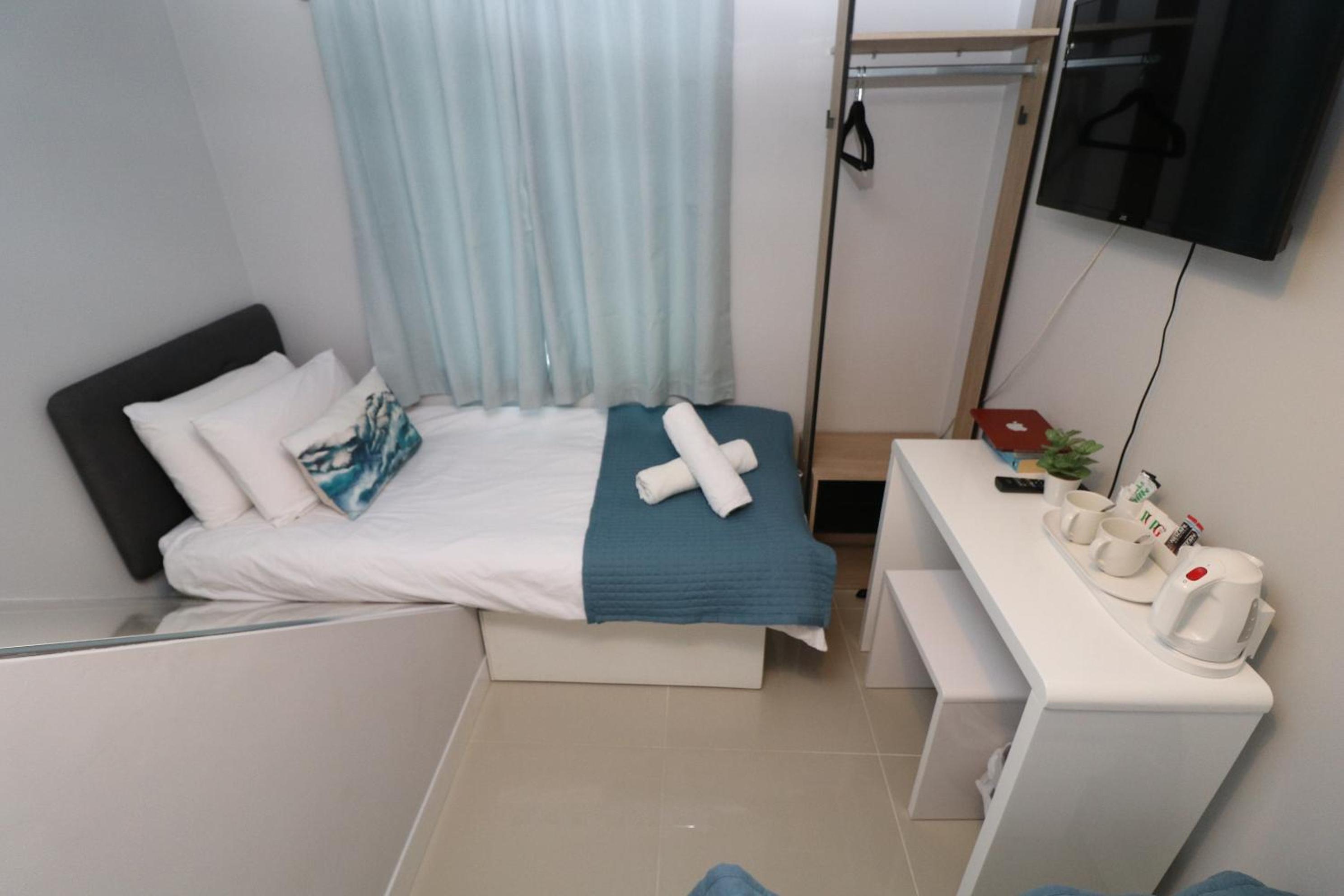 Twin Room with Bathroom - Photo 13