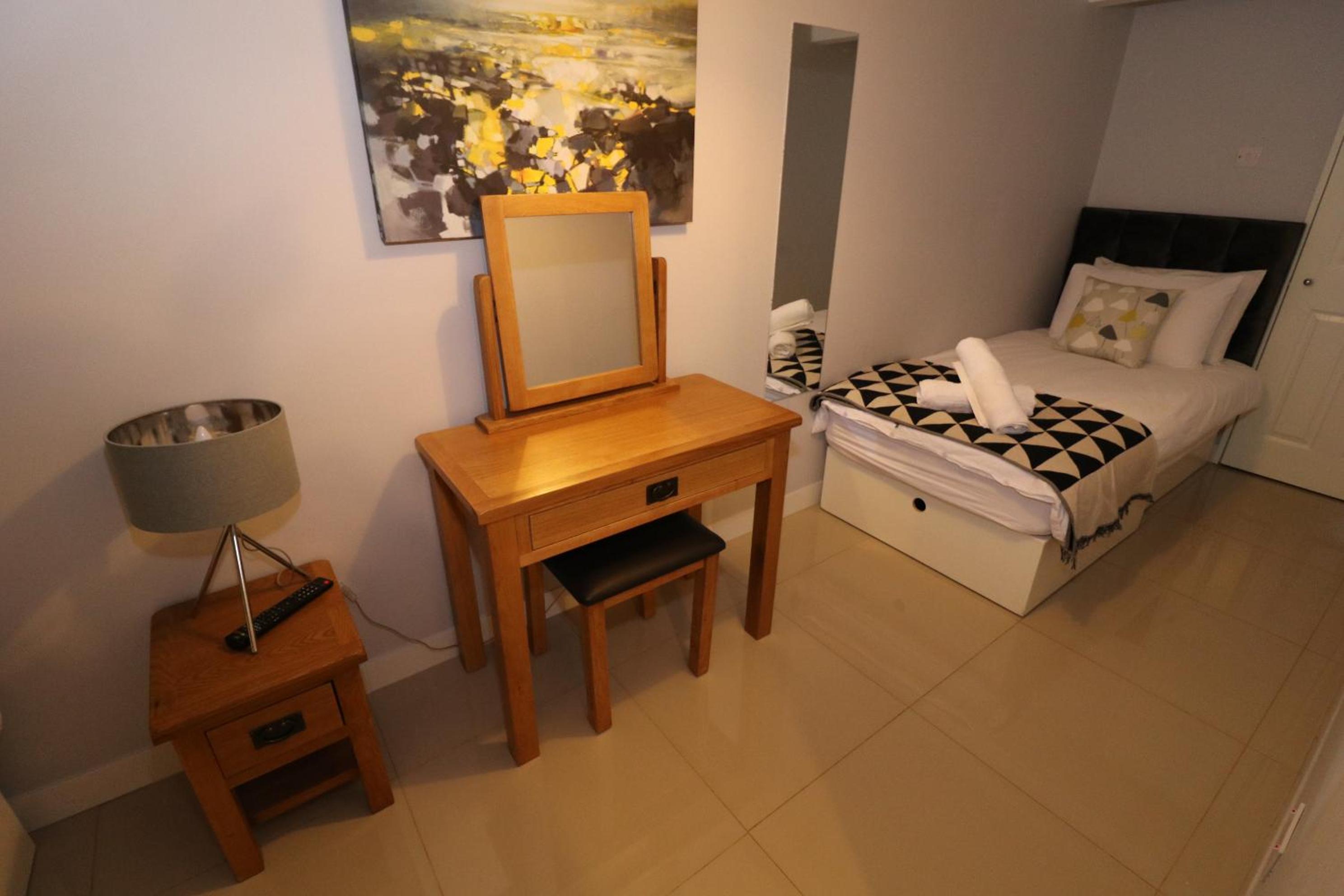 Twin Room with Bathroom - Photo 5