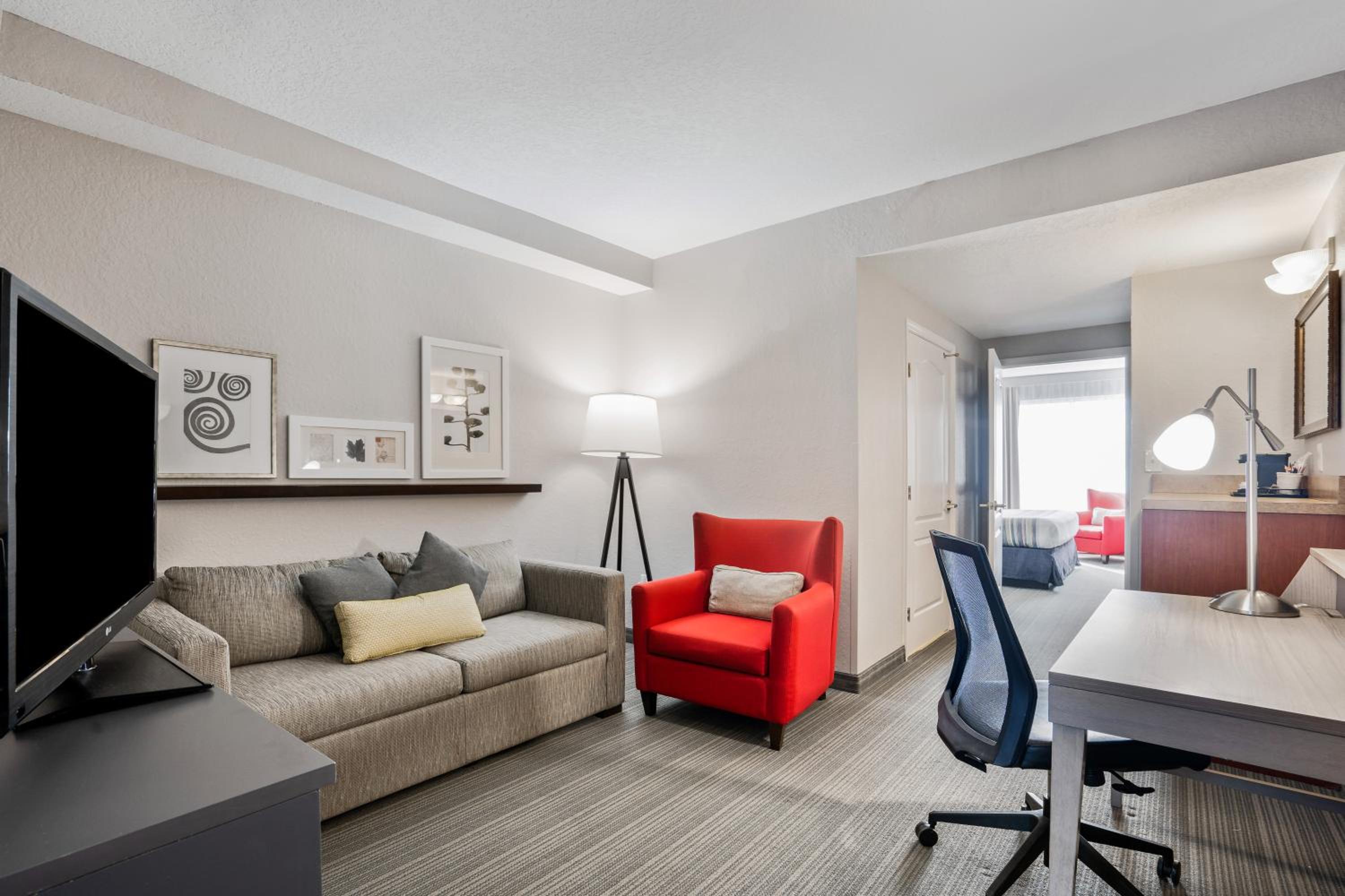 One-Bedroom King Suite with Sofa Bed - Non-Smoking - Photo 2