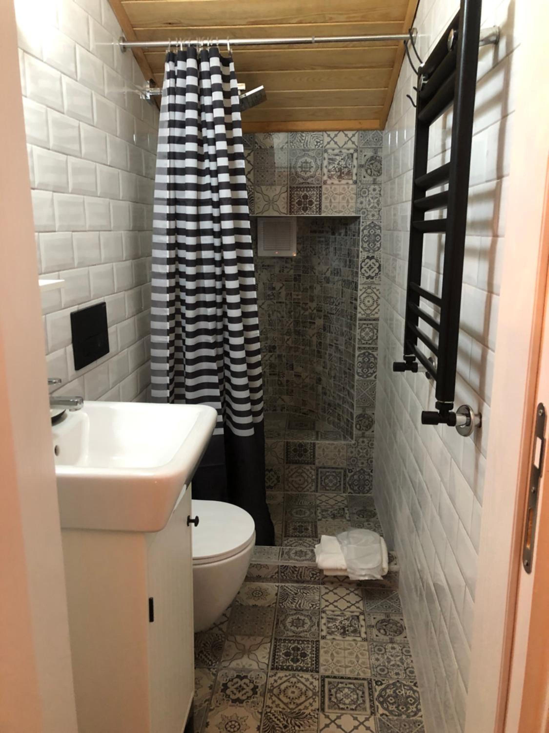 Deluxe Quadruple Room - Photo 22