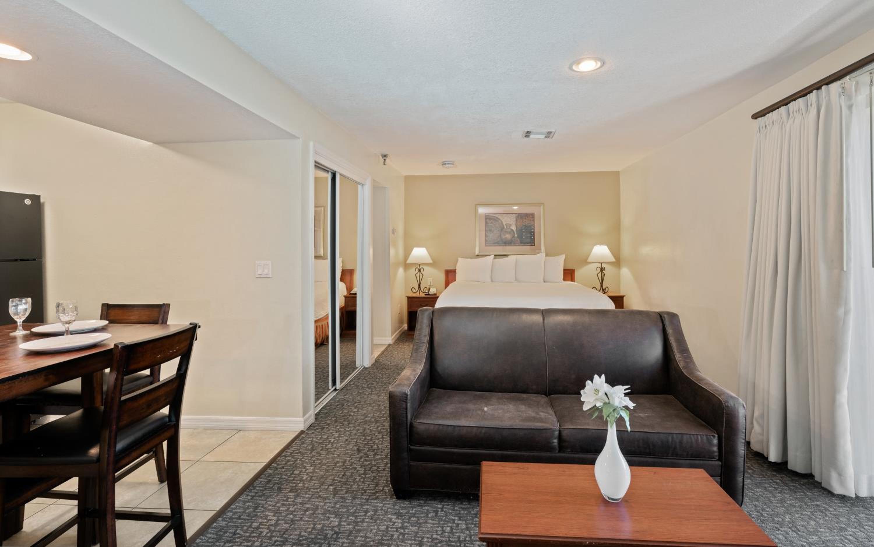 Queen Studio Suite photo 1
