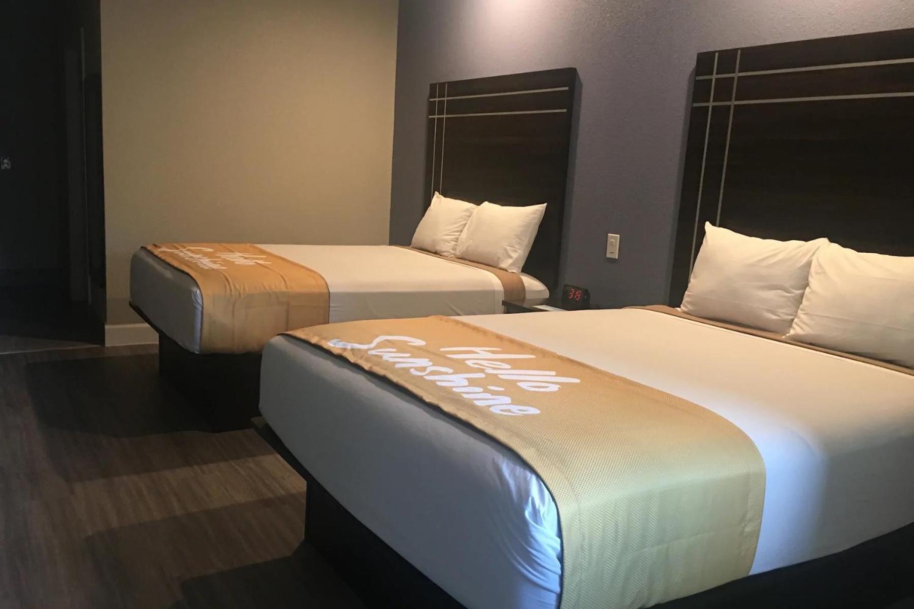 Studio Suite with Two Queen Beds - Non-Smoking - Photo 3