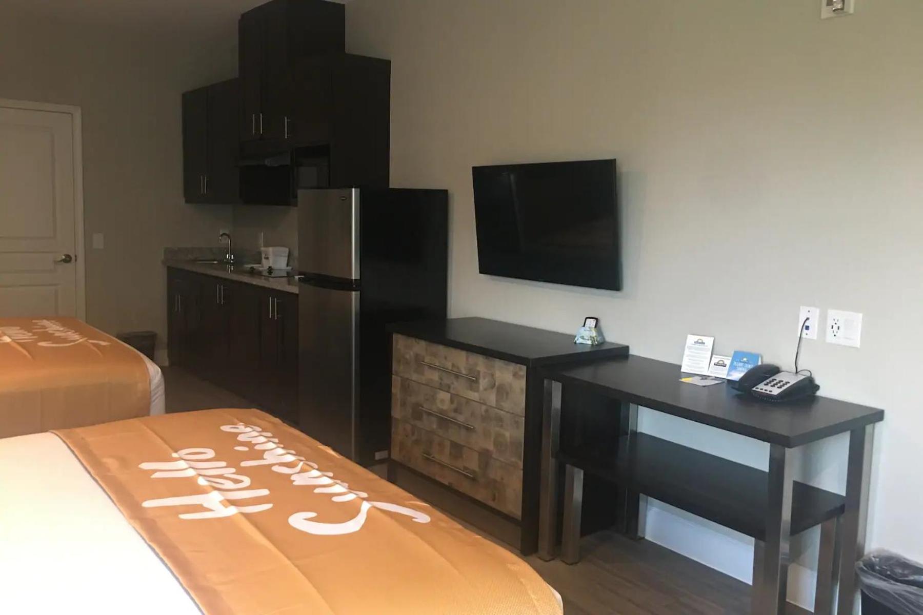 Studio Suite with Two Queen Beds - Non-Smoking - Photo 2