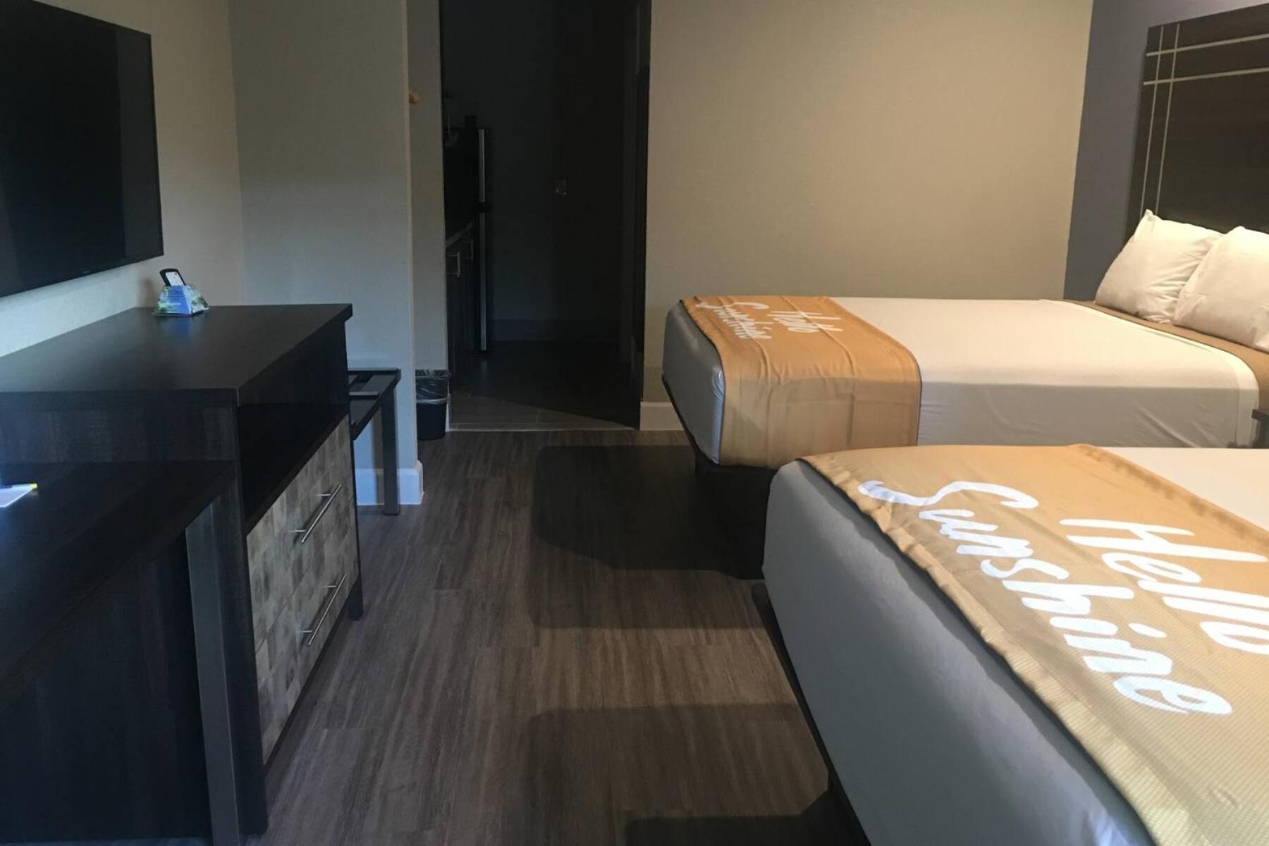 Studio Suite with Two Queen Beds - Non-Smoking - Photo 5