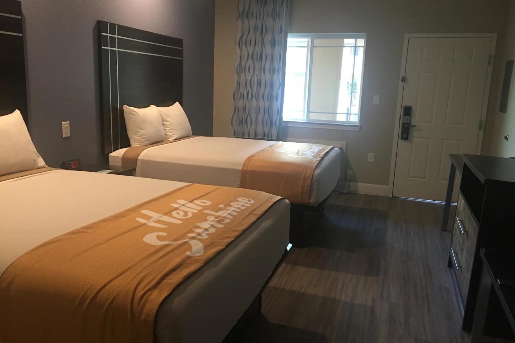 Studio Suite with Two Queen Beds - Non-Smoking - Photo 4