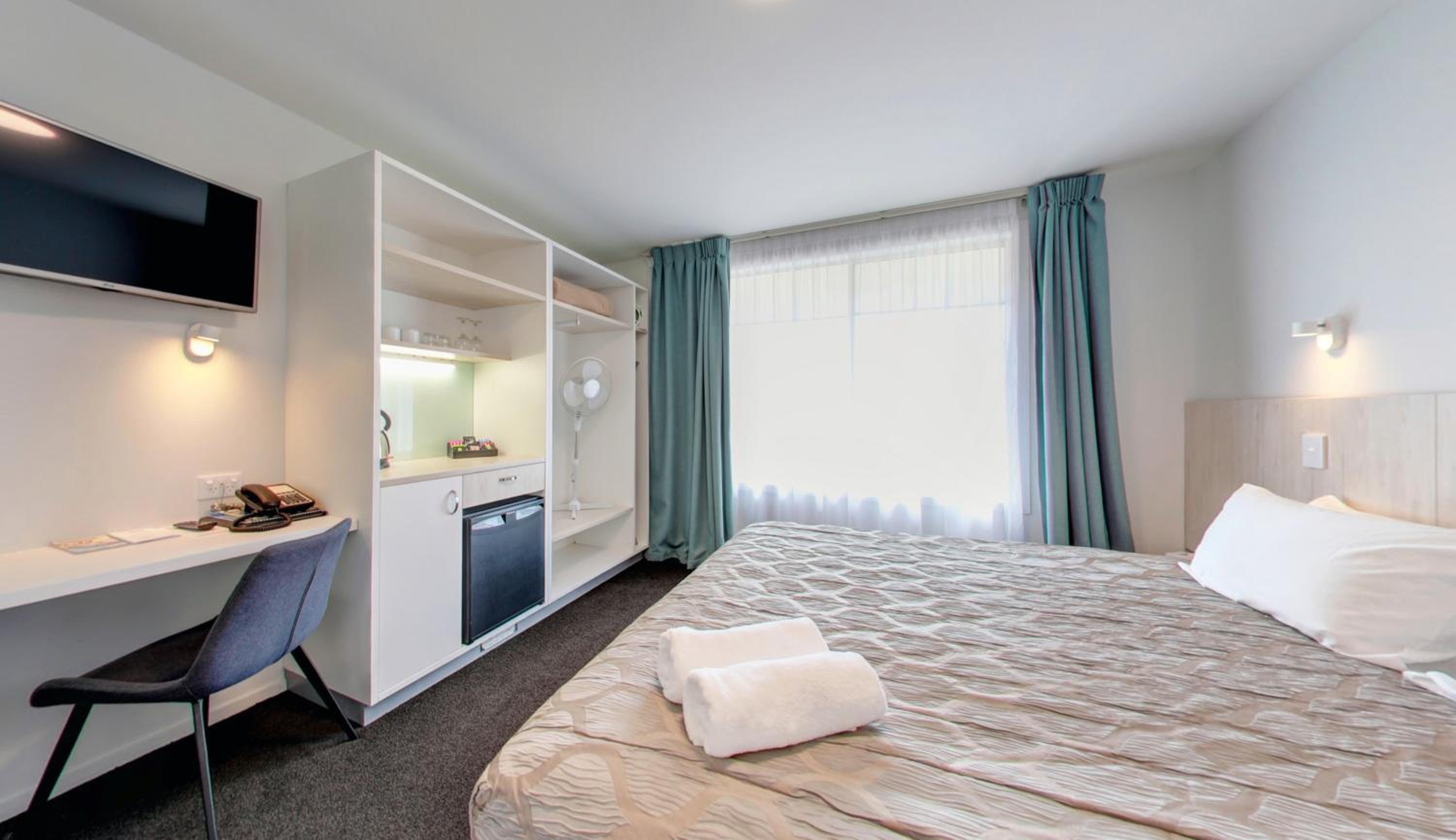 Driftwood Standard King Room photo 3