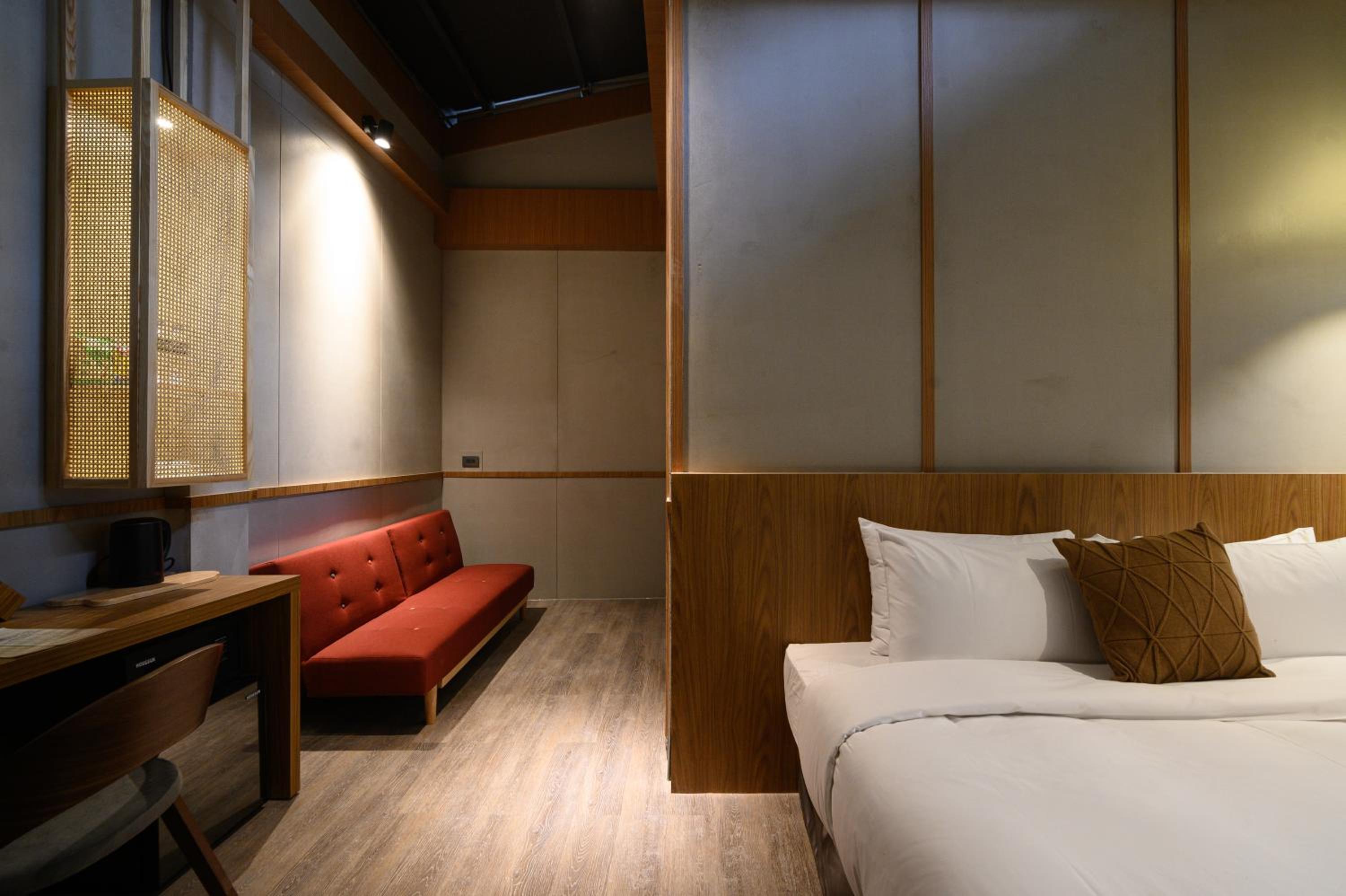 Queen Room with Garden View - Photo 7