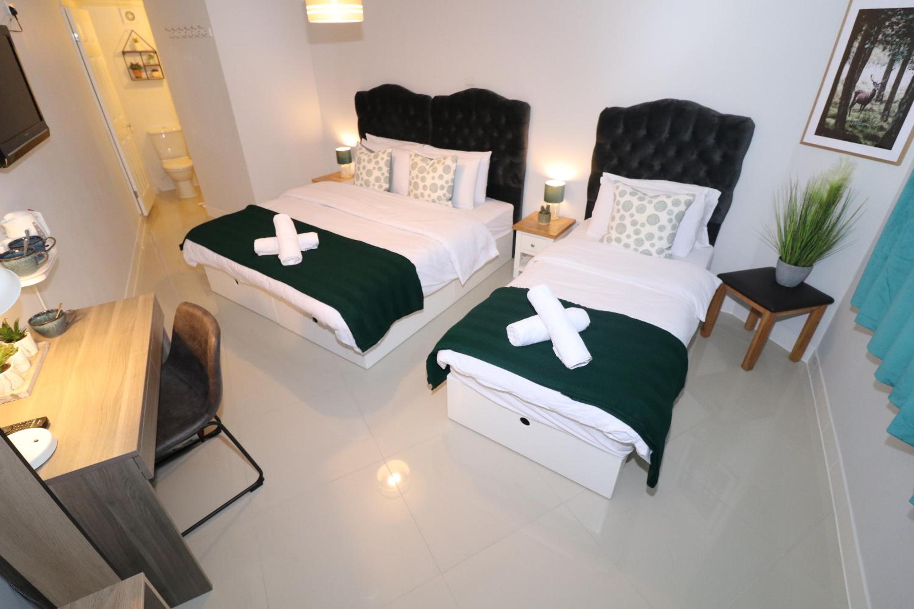 Family Room with Private Bathroom - Photo 8
