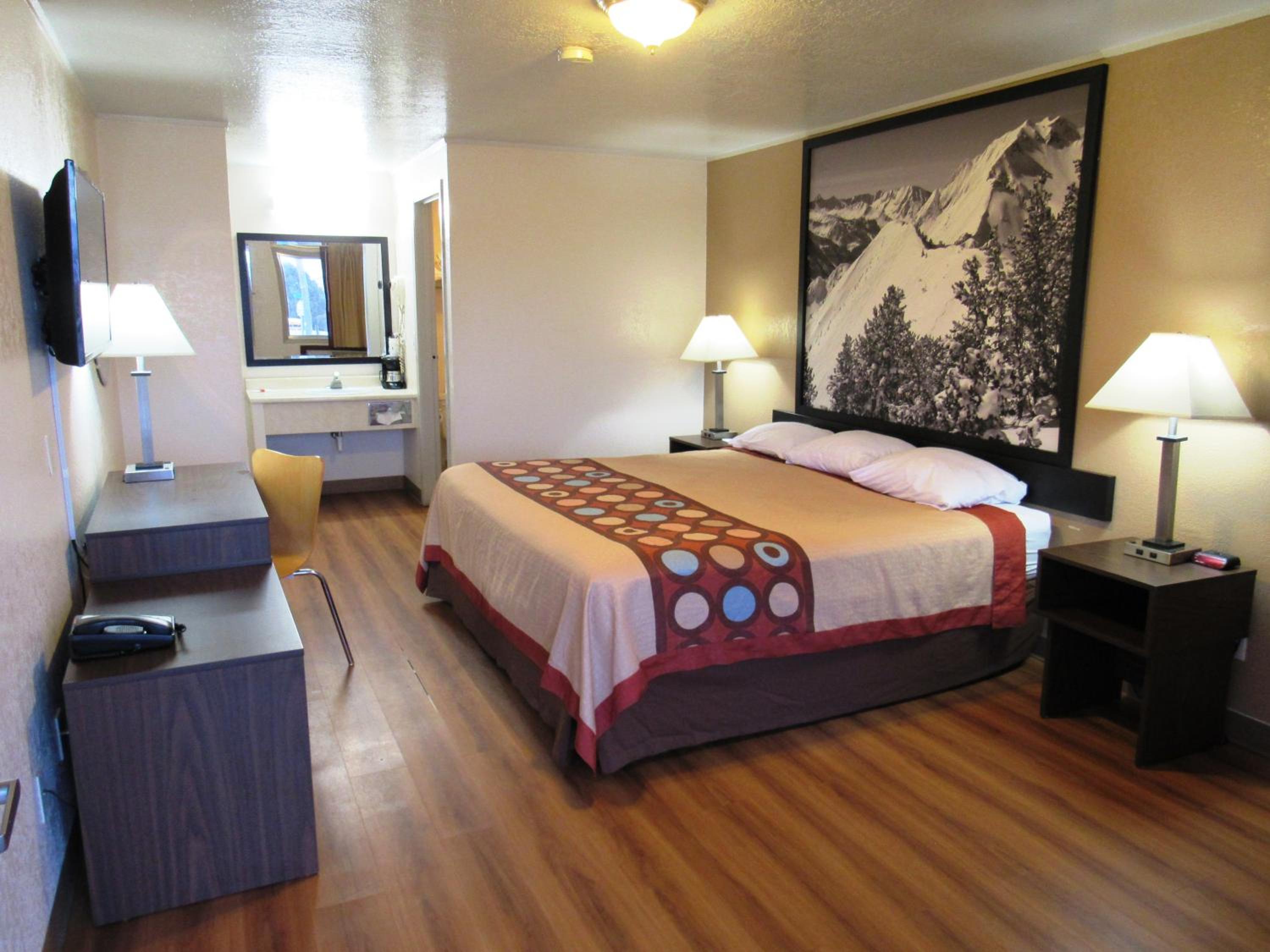 King Room - Non-Smoking - Photo 2