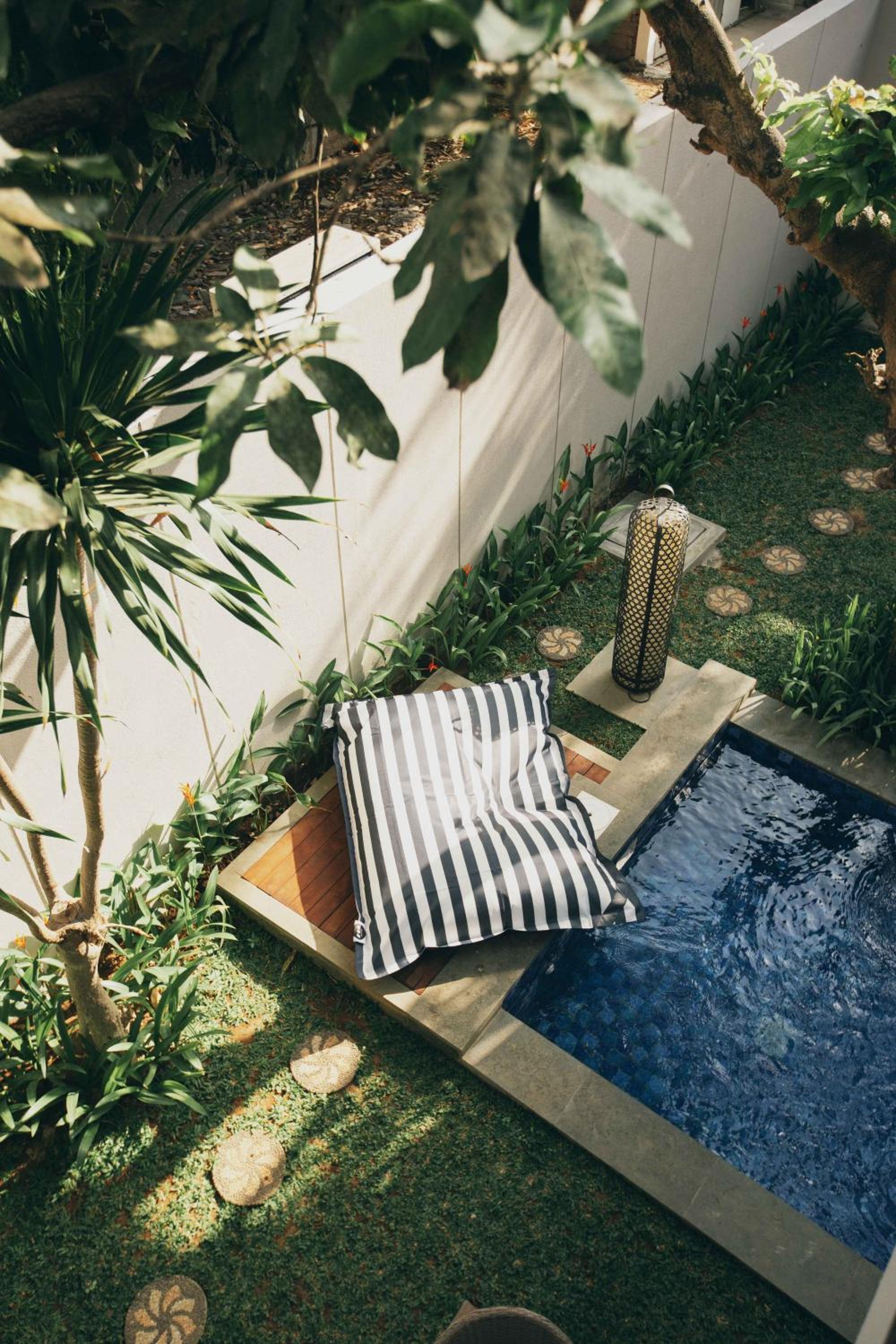 Junior Suite with Pool View - Photo 3