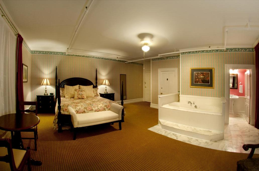 Suite With Spa Bath
