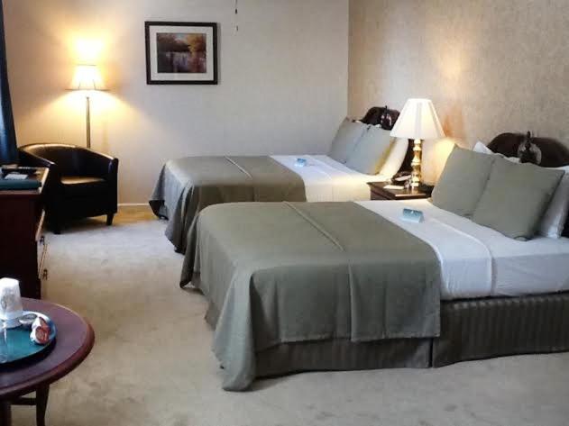 Deluxe Queen Room