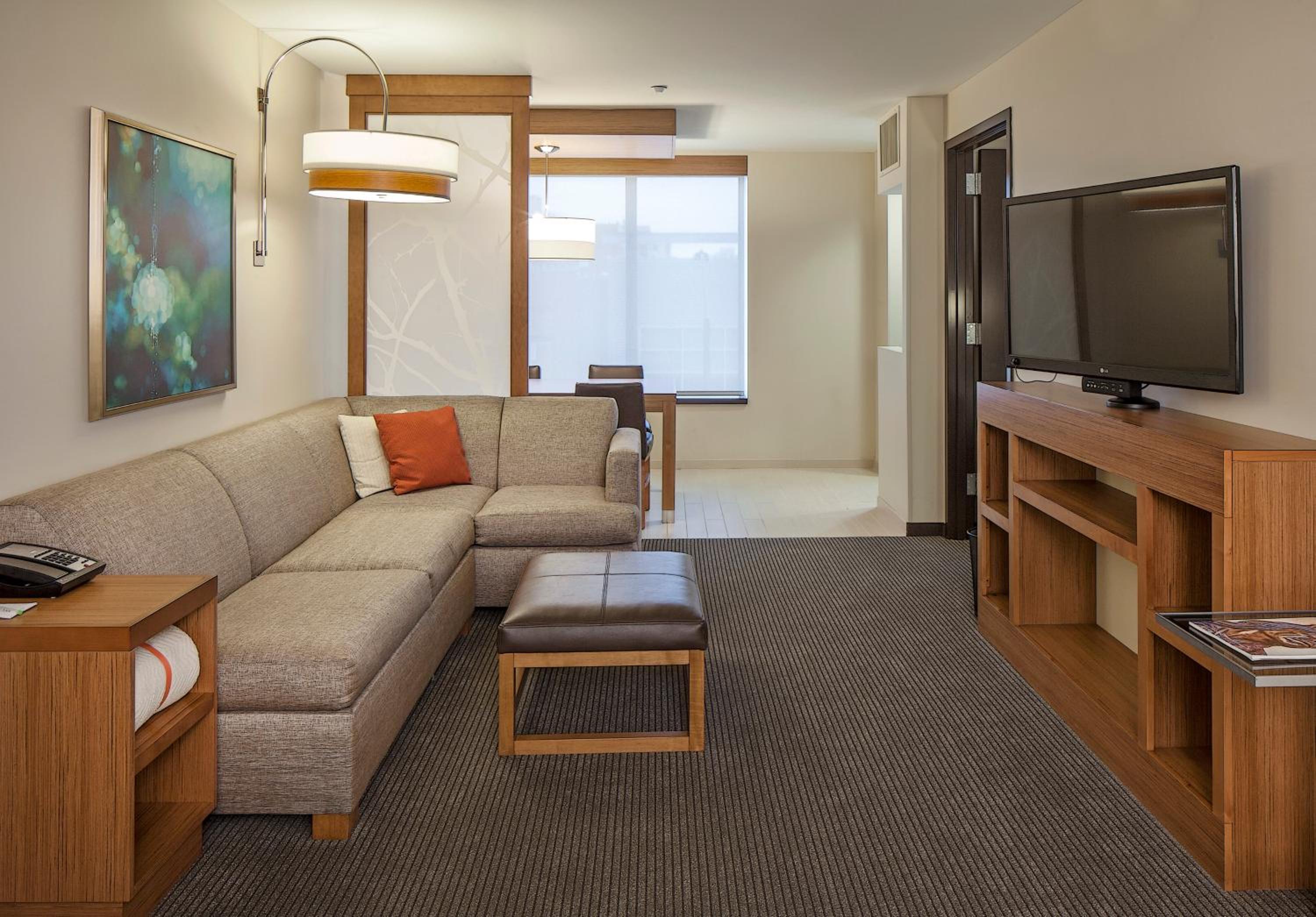 King Suite with Accessible Shower - Disability Access photo 2
