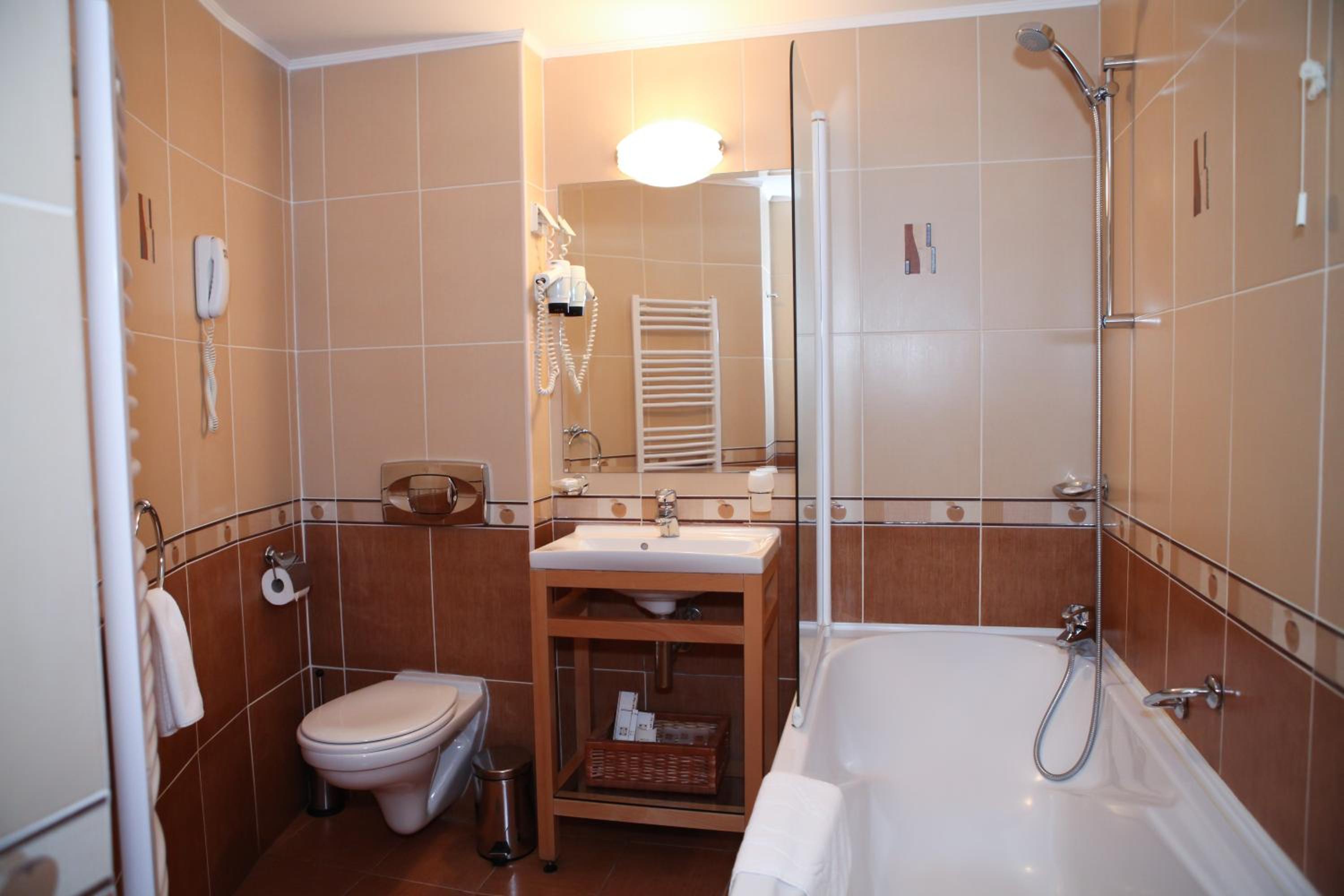 Deluxe Double Room with Bath photo 3