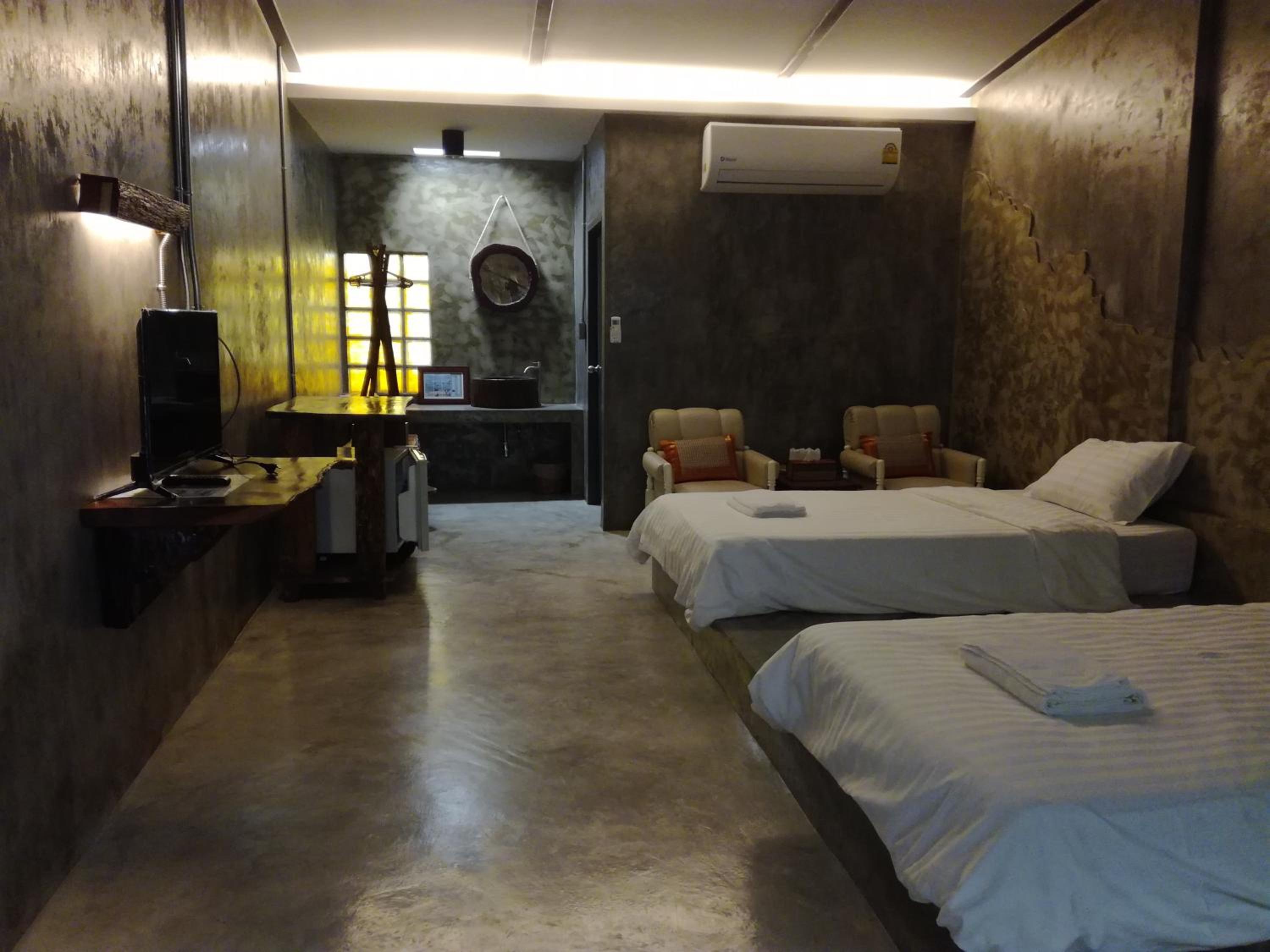 Twin Room with Private Bathroom photo 3