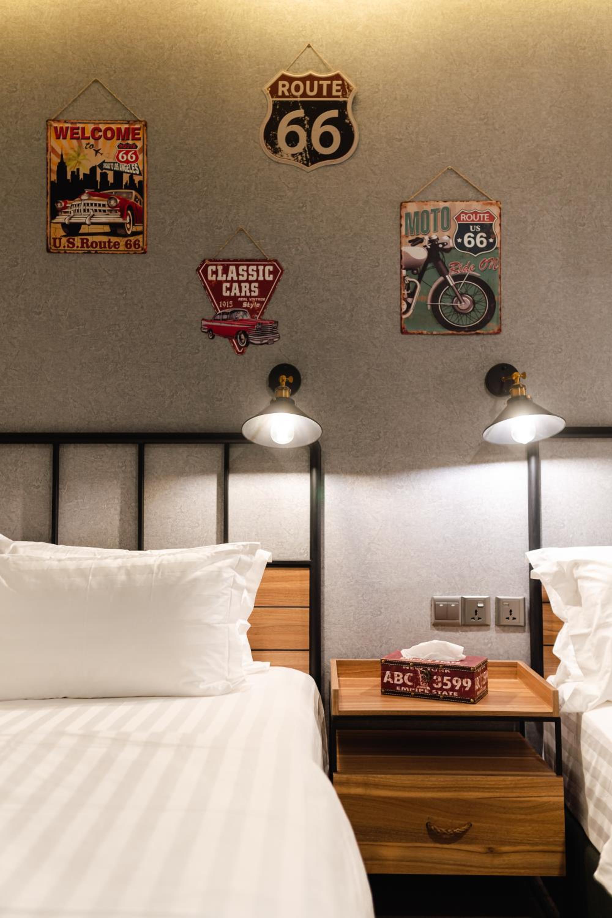 Deluxe Twin Room (No Window) - Photo 4