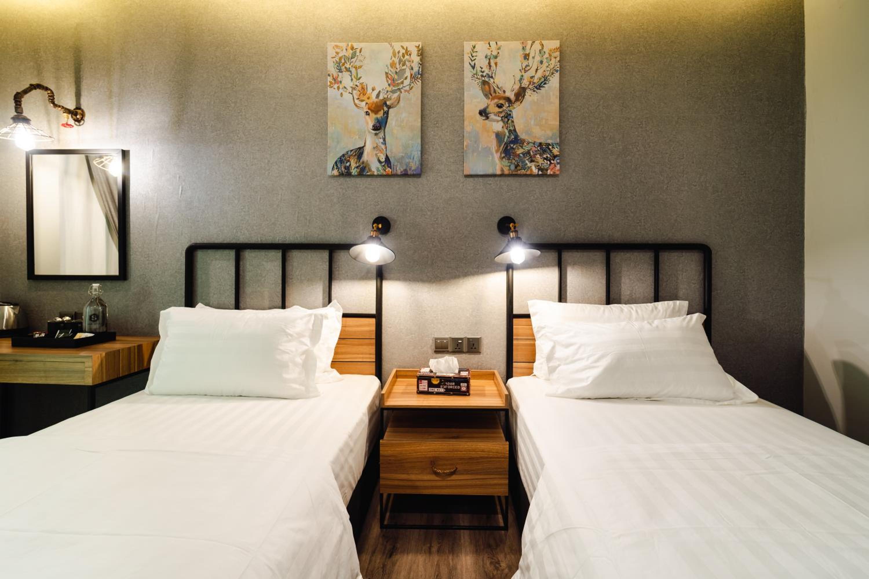 Superior Twin Room with Balcony - Photo 2