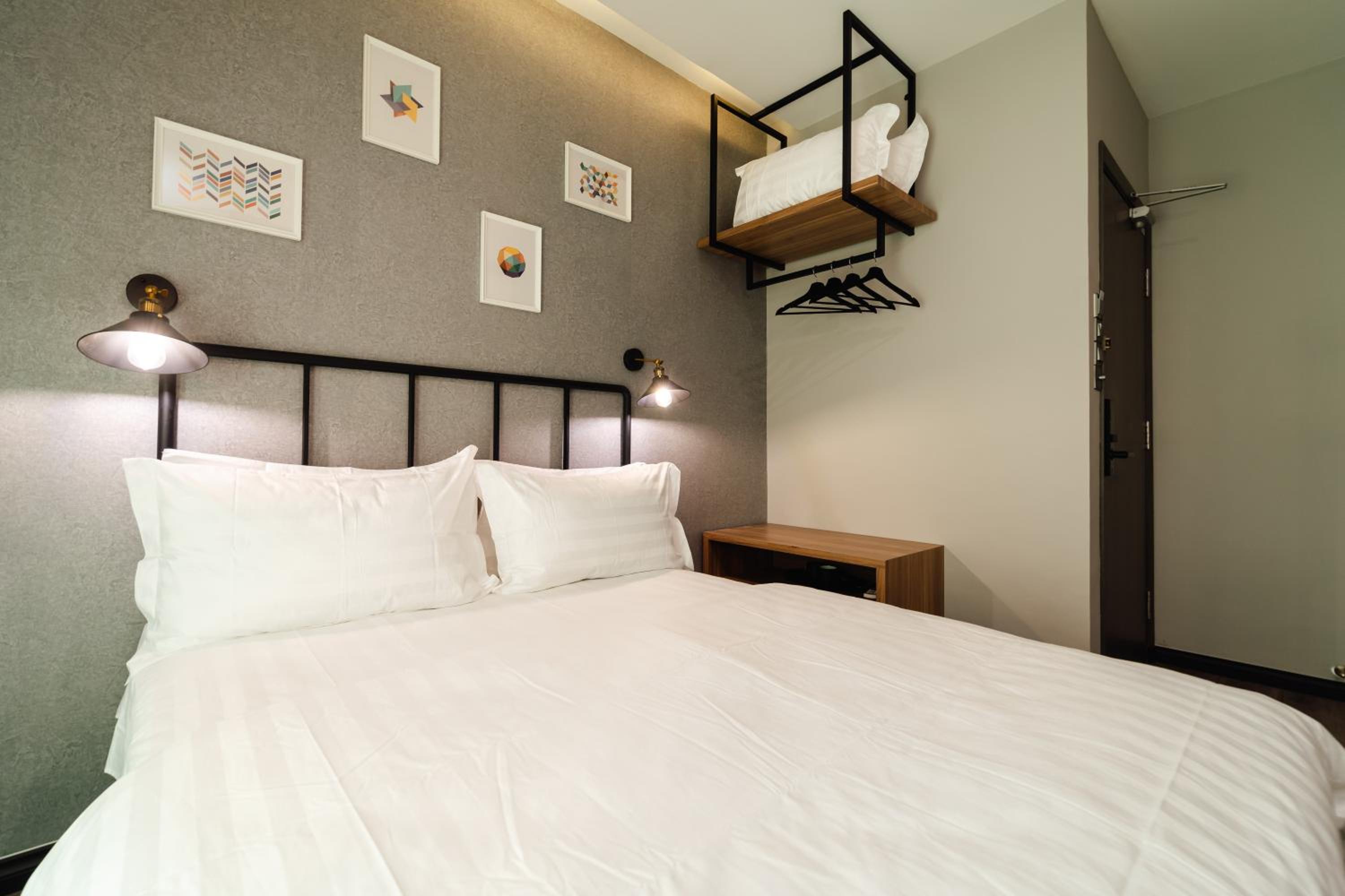 Deluxe Queen Room - Photo 1