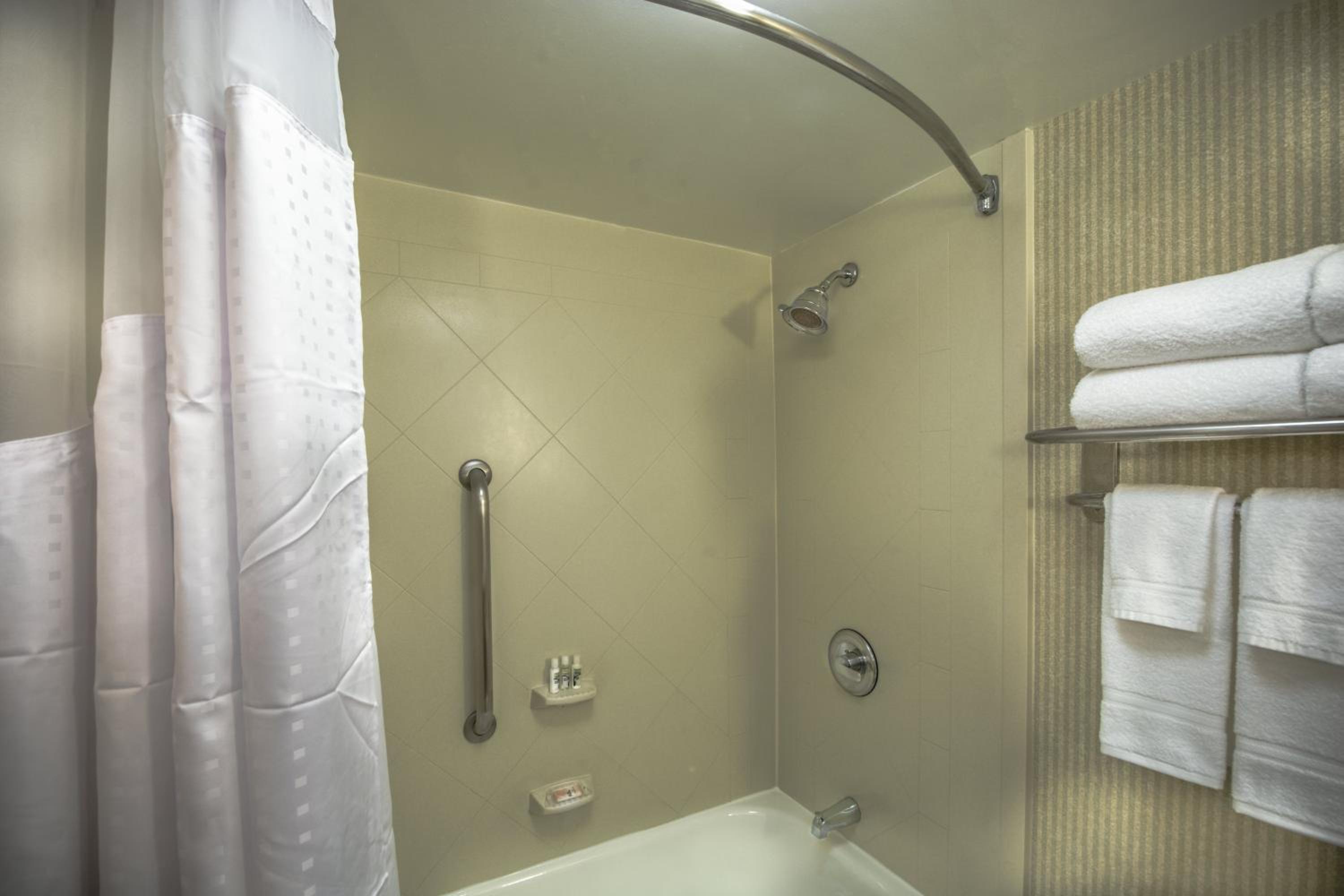 Standard Room with Two Queen Beds photo 2