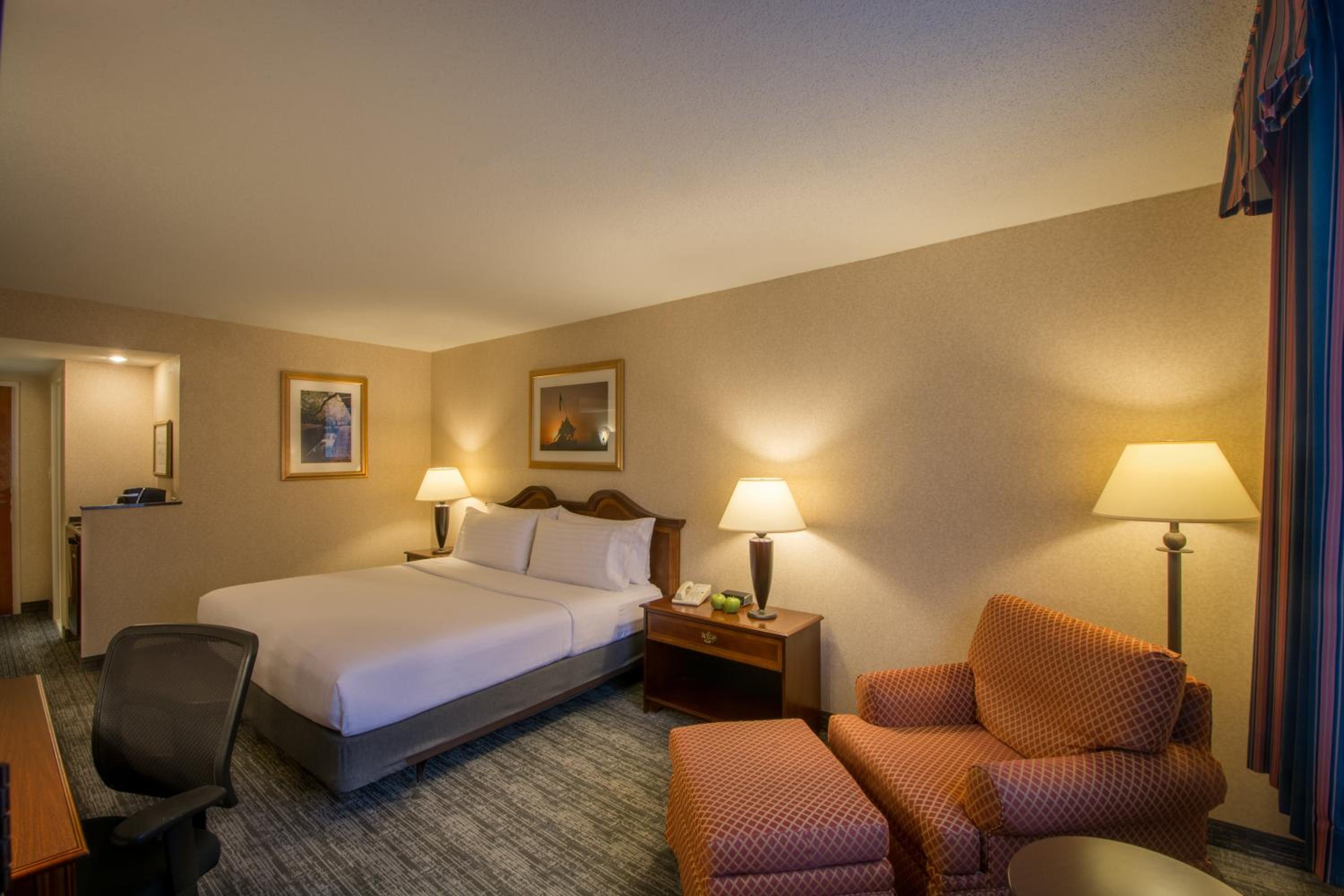 Standard King Room photo 2