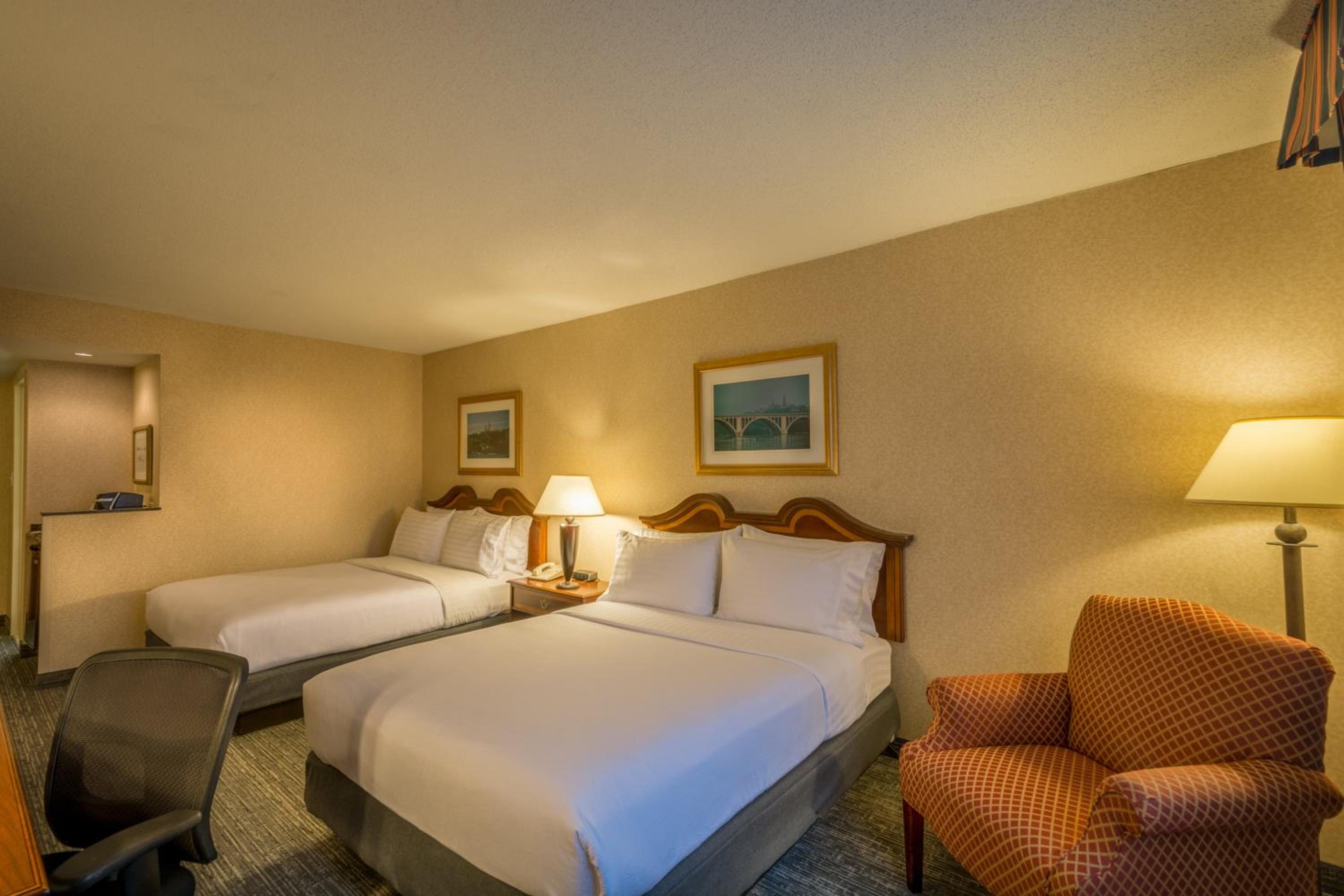 Standard Room with Two Queen Beds photo 1