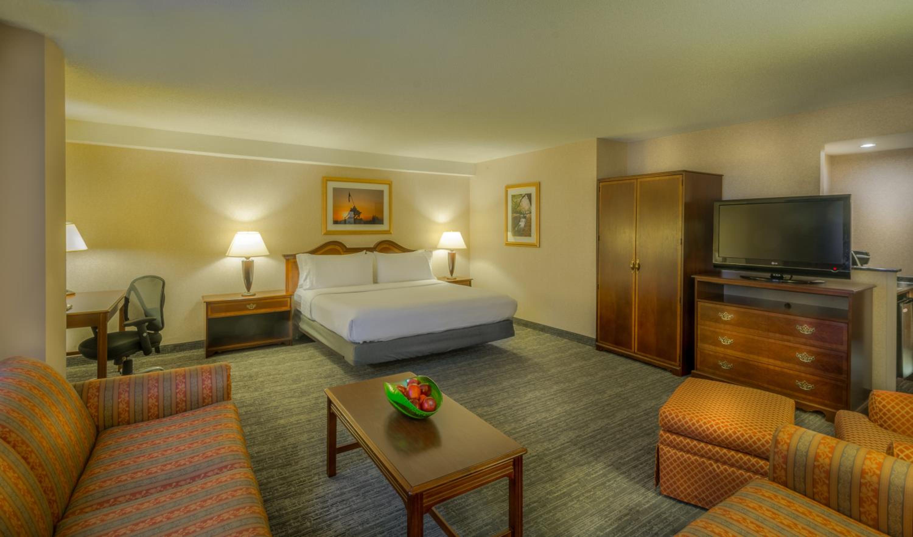 Premium King Room photo 2