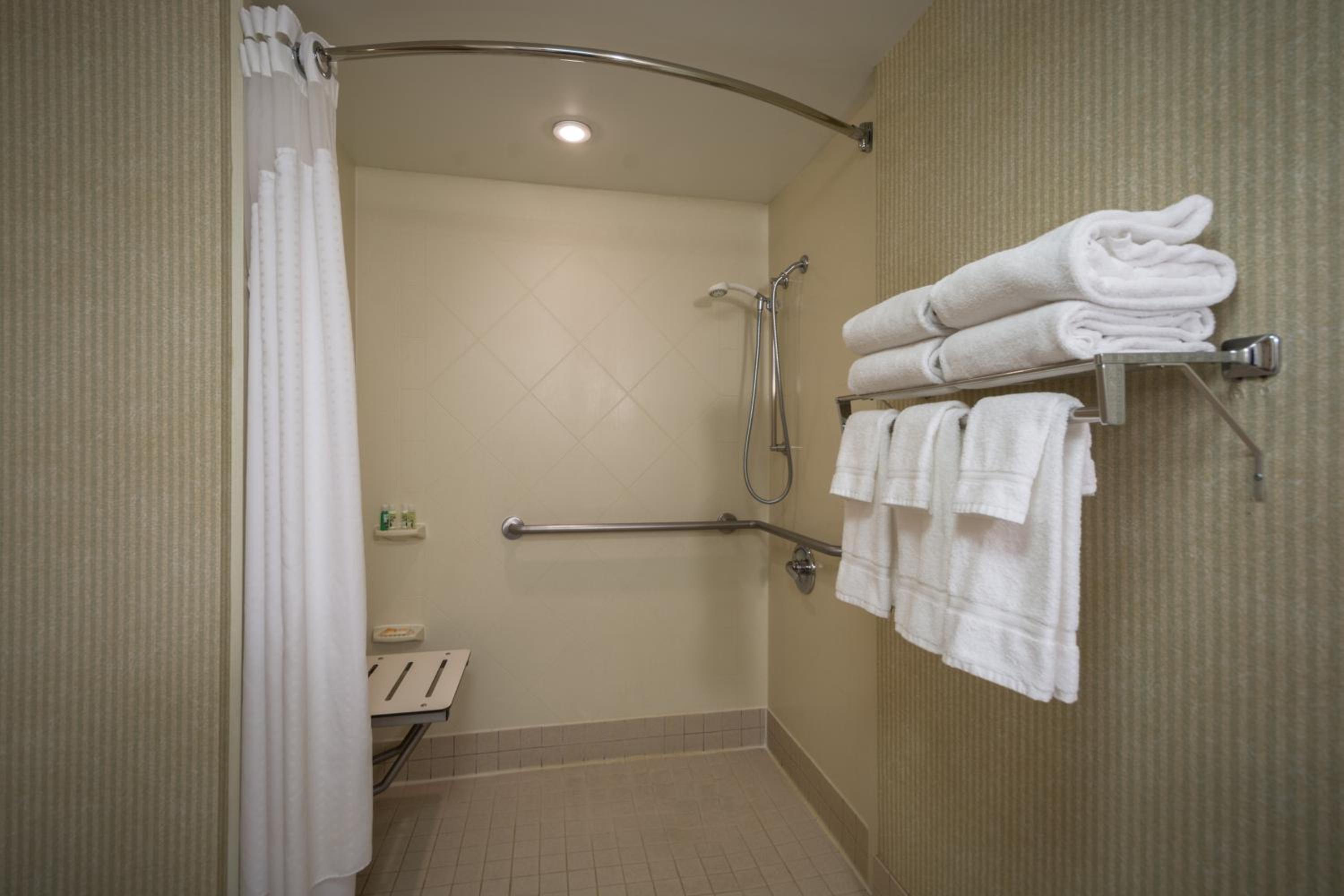 Standard Queen Room with Two Queen Beds and Mobility Accessible Roll-In Shower photo 3