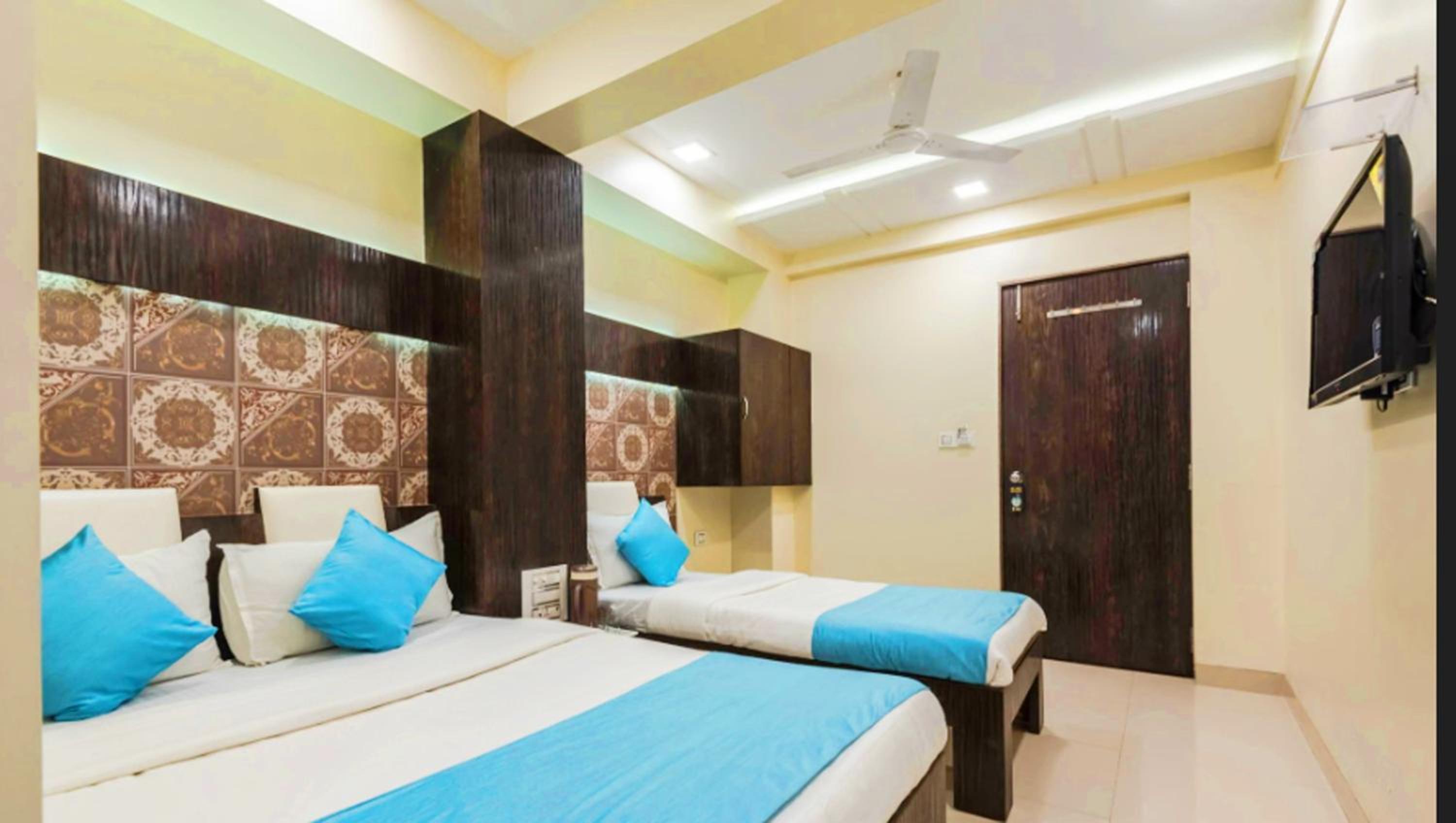 Deluxe Double Room - Photo 21