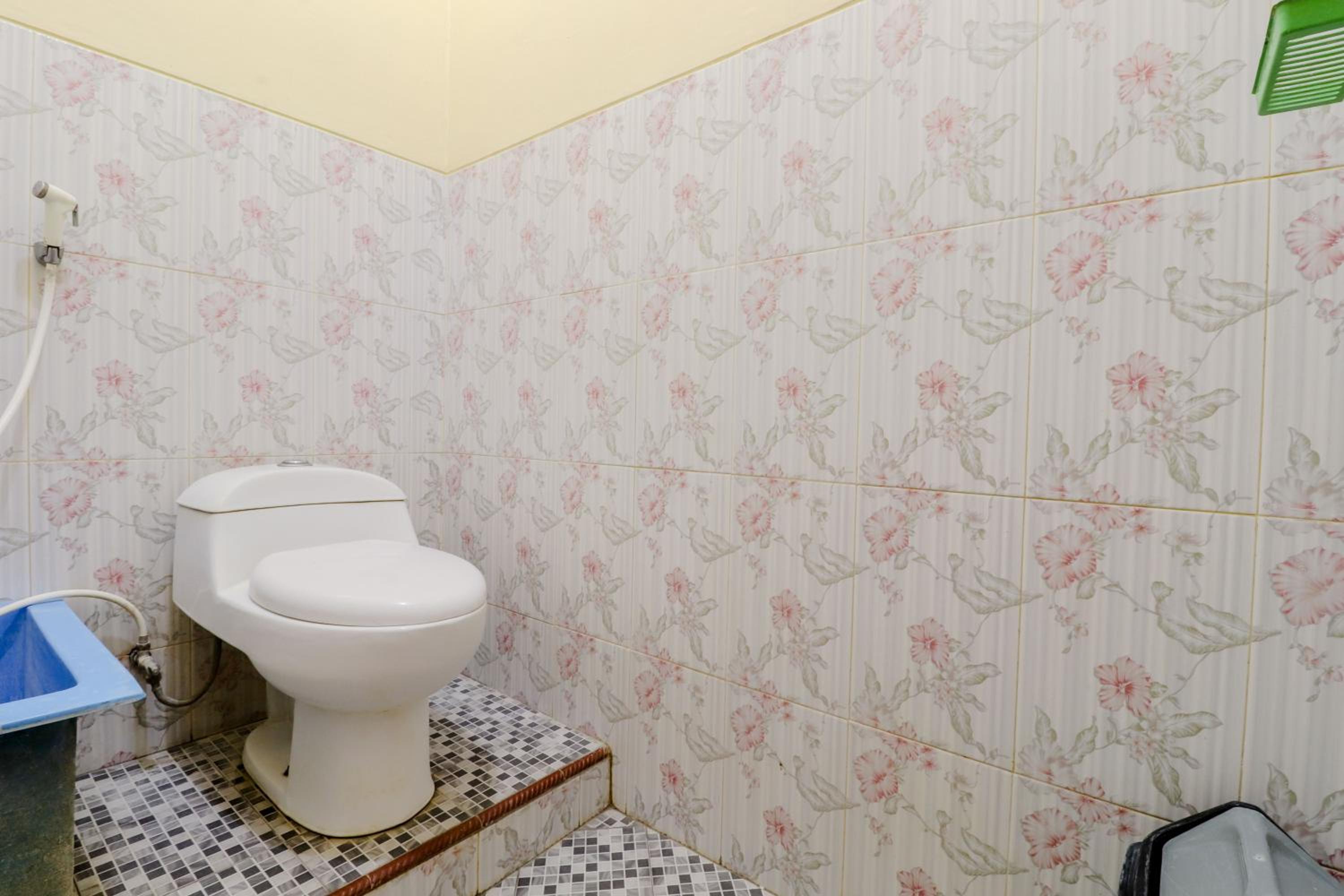 Budget Double Room - Photo 13
