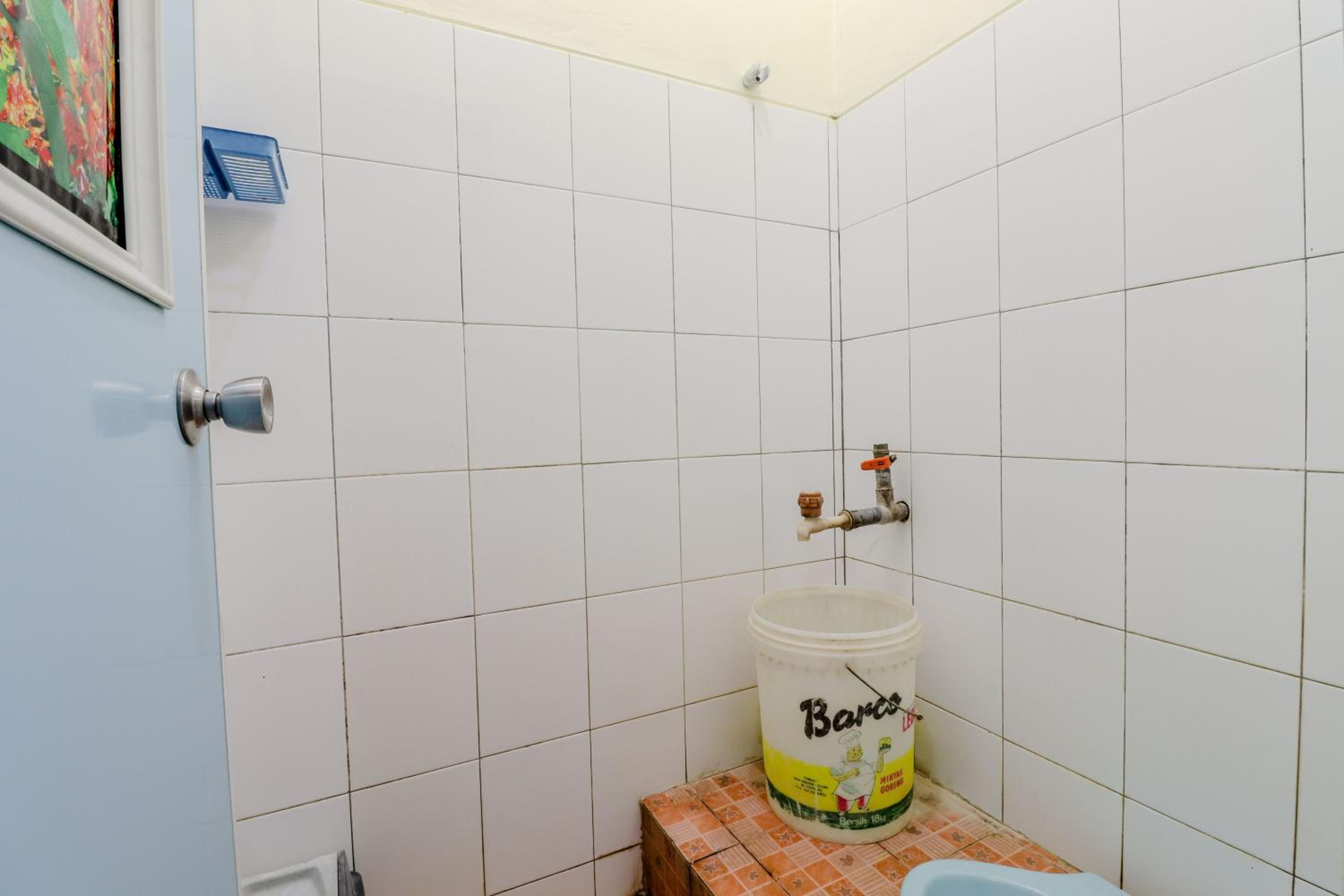 Standard Double Room with Air Conditioner - Photo 9