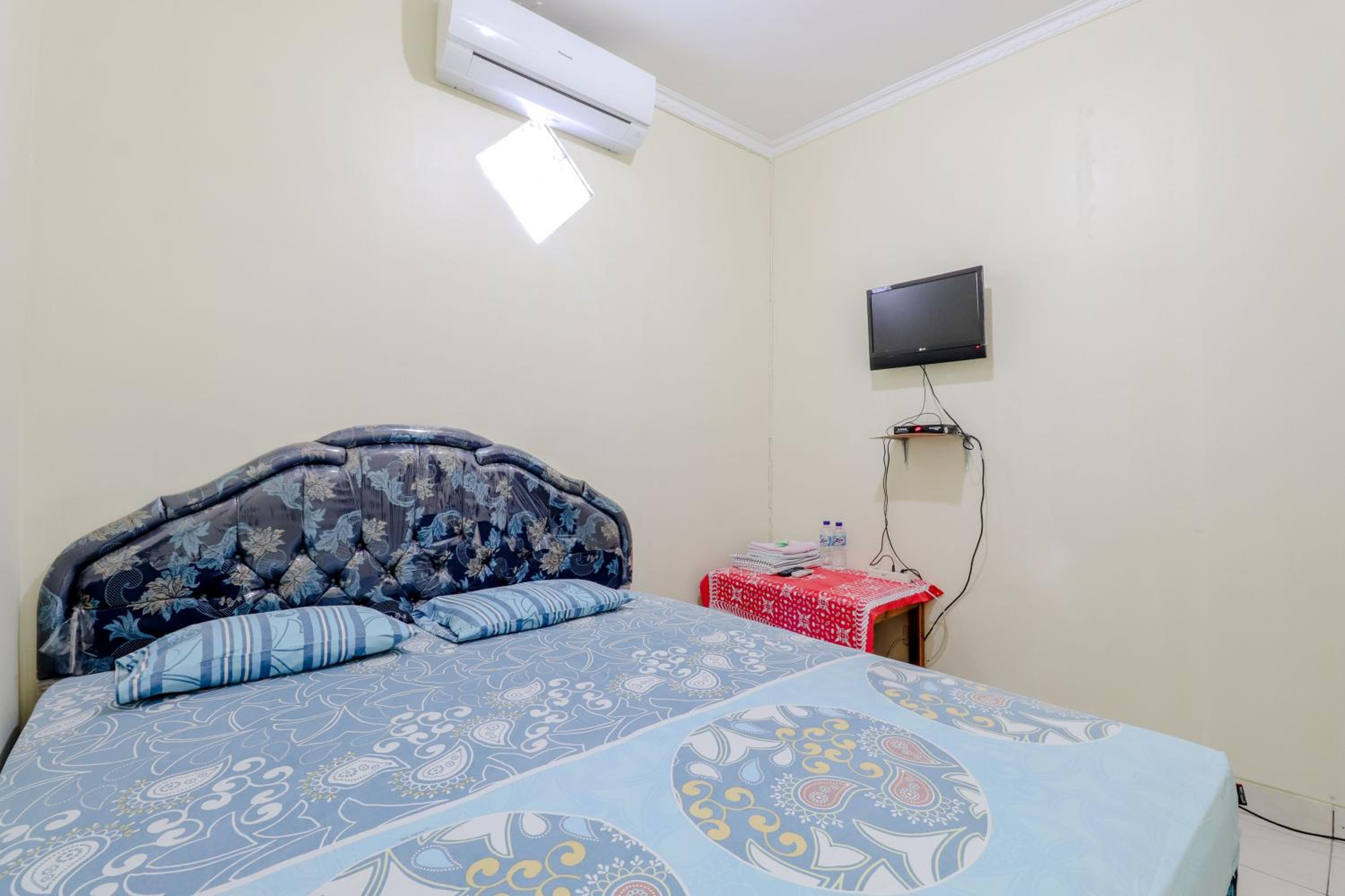 Standard Double Room with Air Conditioner - Photo 4