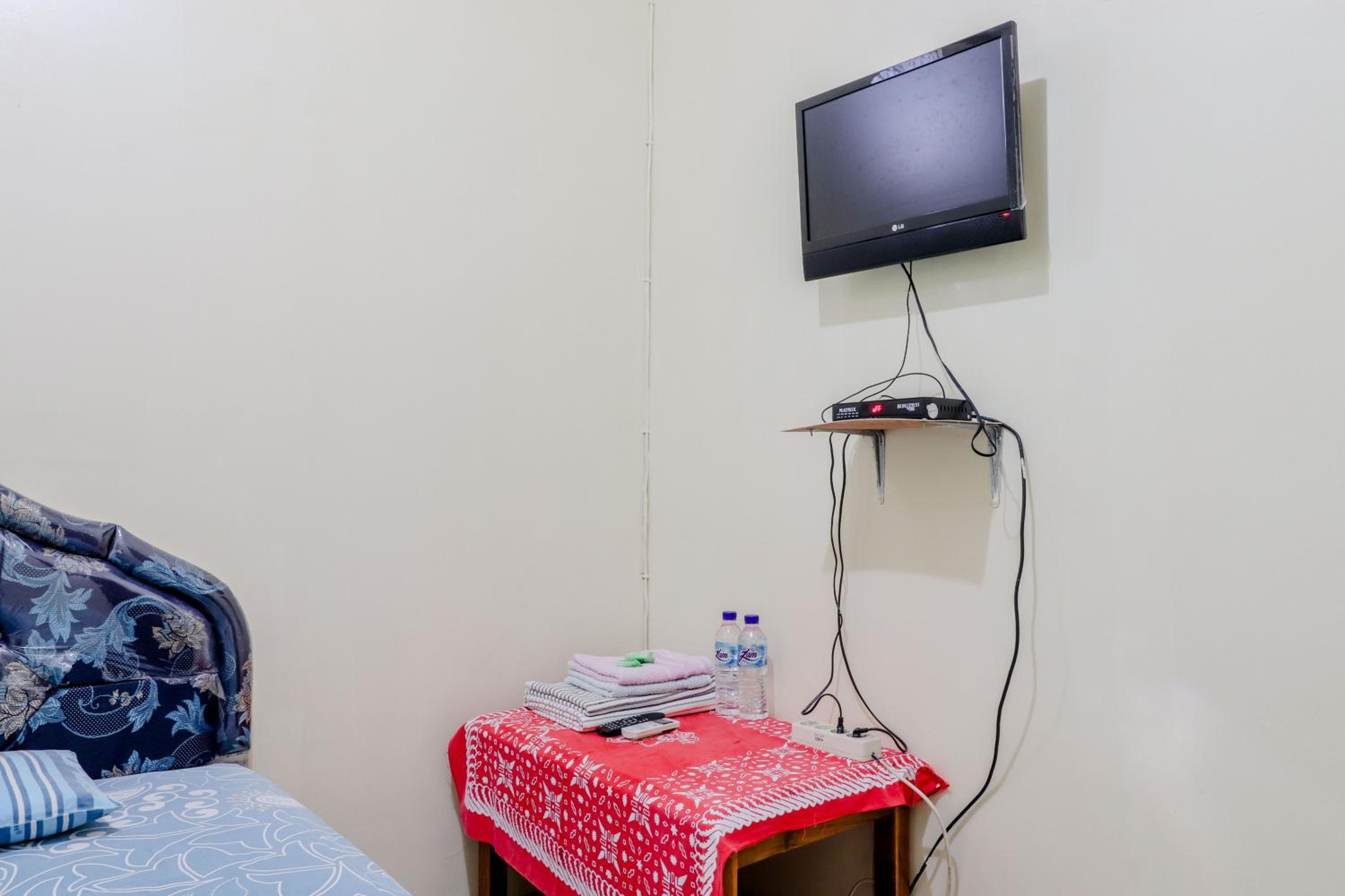 Standard Double Room with Air Conditioner - Photo 6