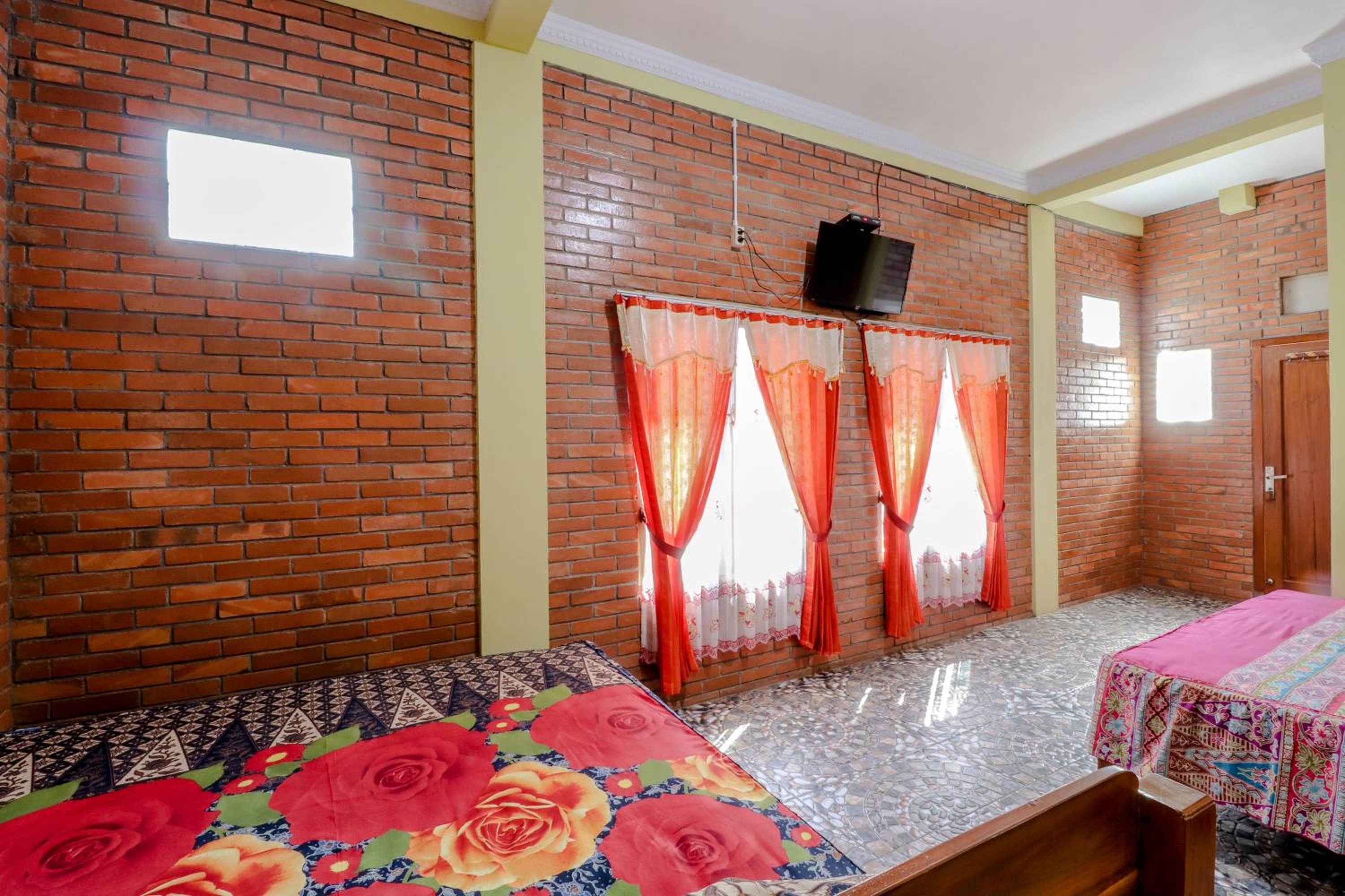 Deluxe Family Room - Photo 3
