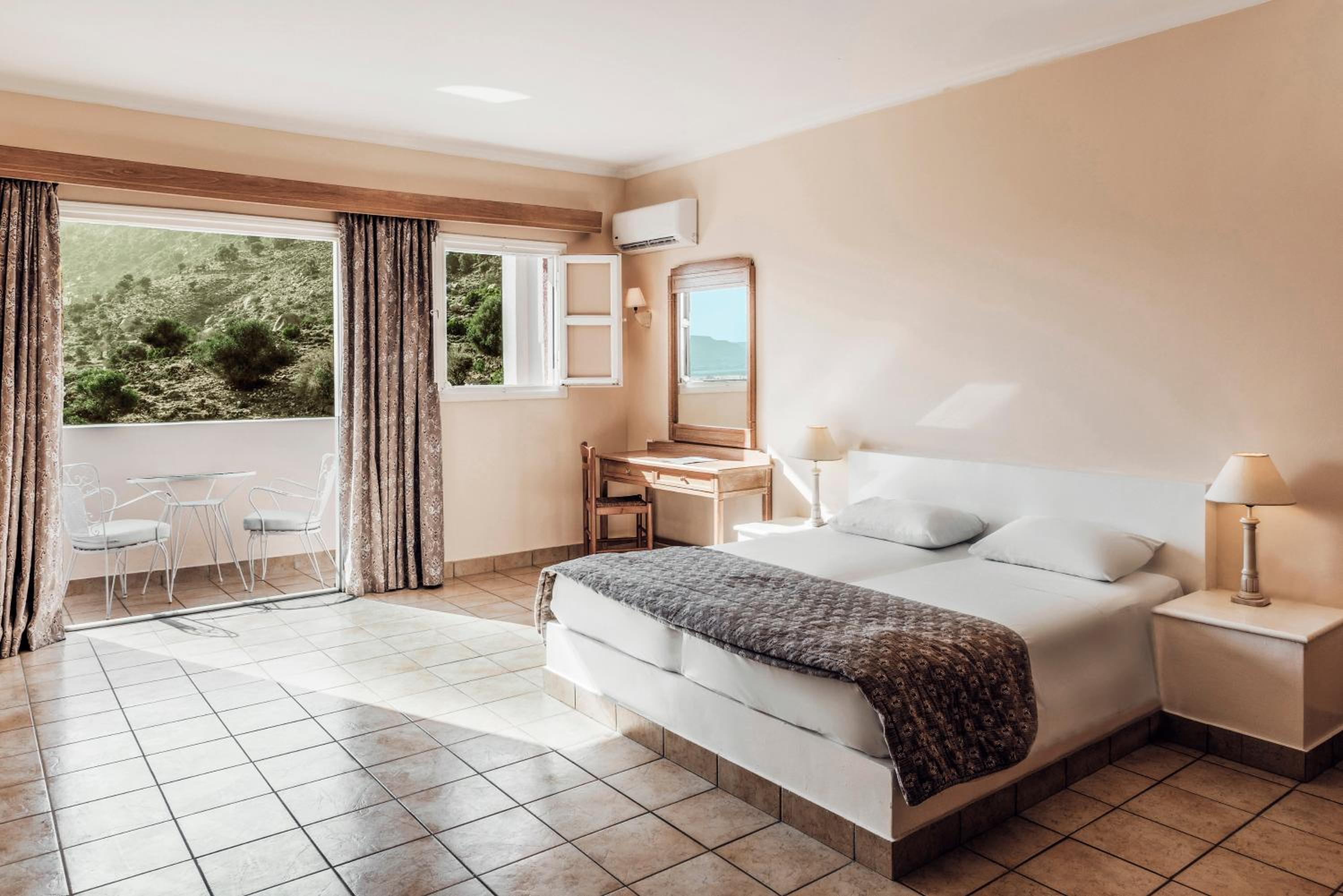 Twin Room with Mountain View photo 1