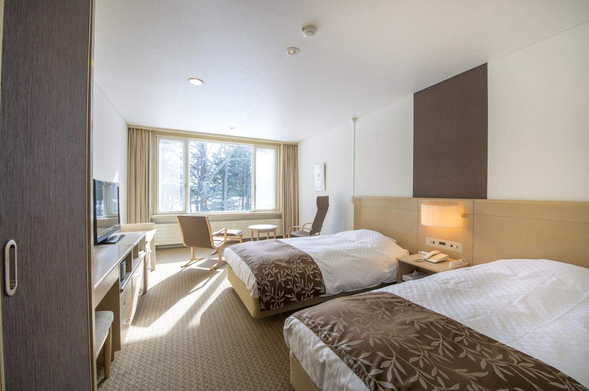 Twin Room with Bathroom - Non-Smoking photo 3