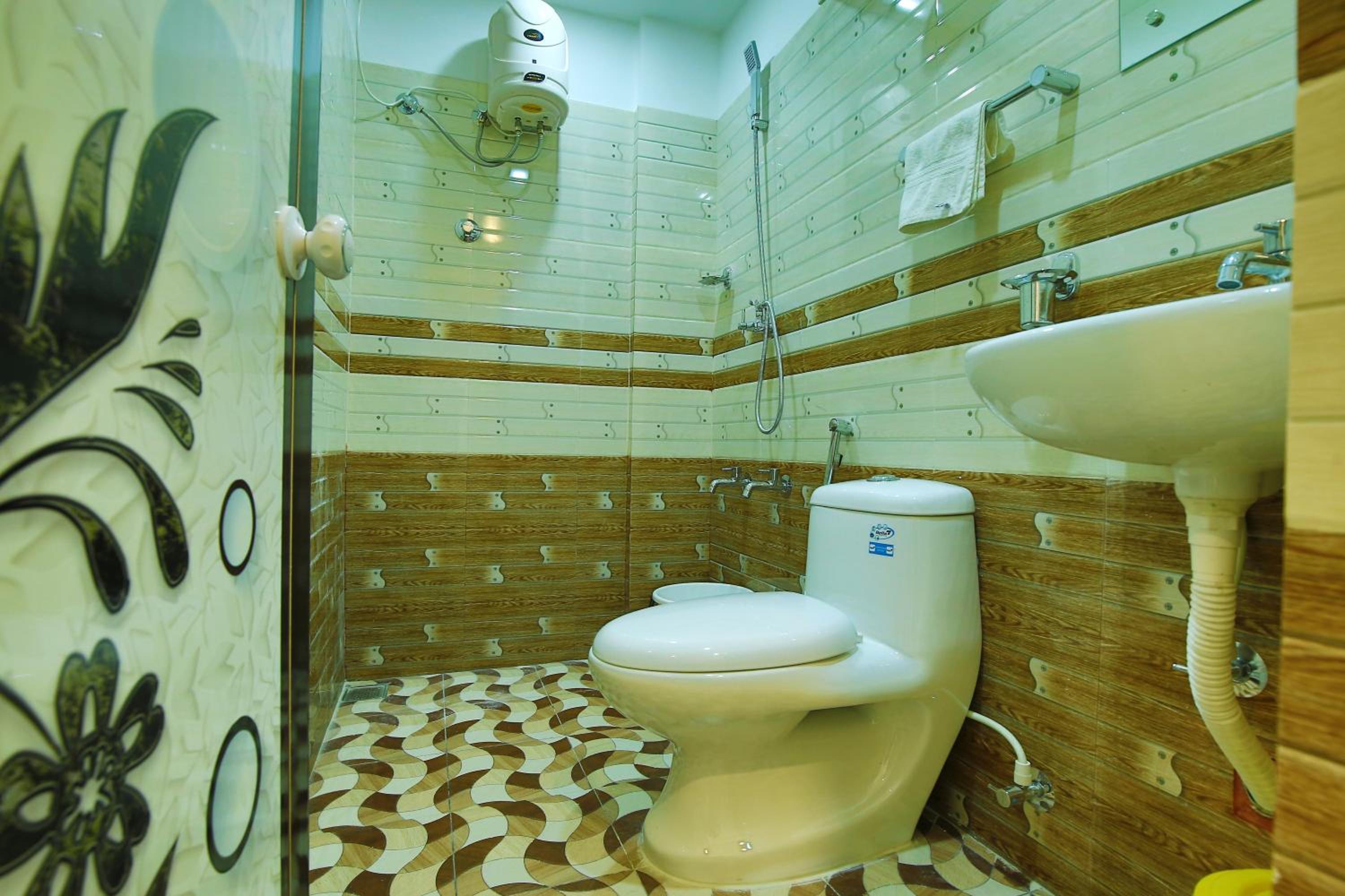 Double Room with Private Bathroom - Photo 8