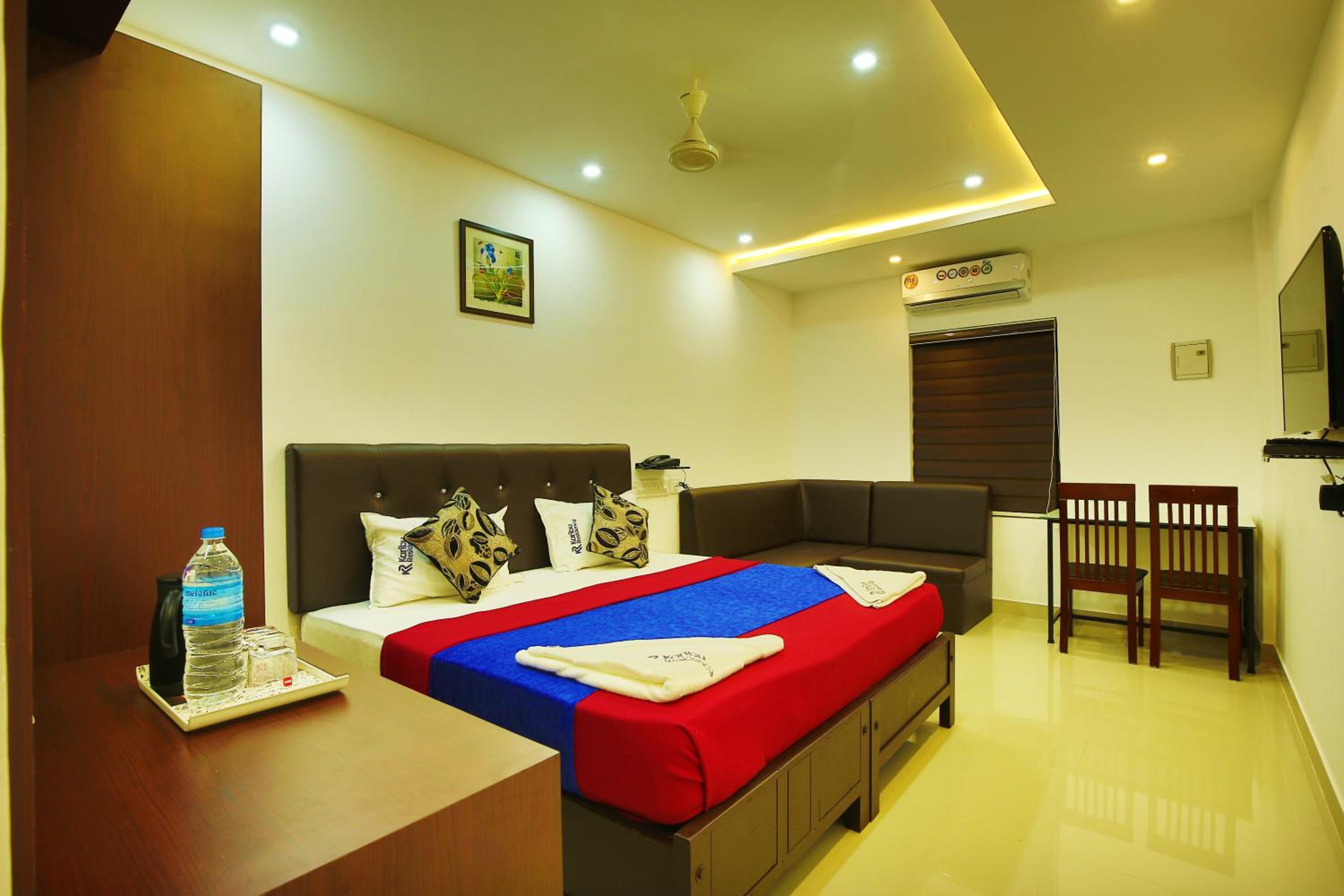 Double Room with Private Bathroom - Photo 9