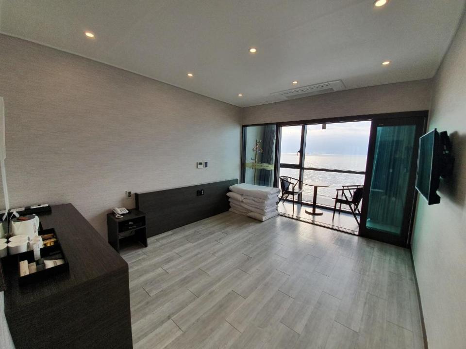 Standard Family Room photo 2