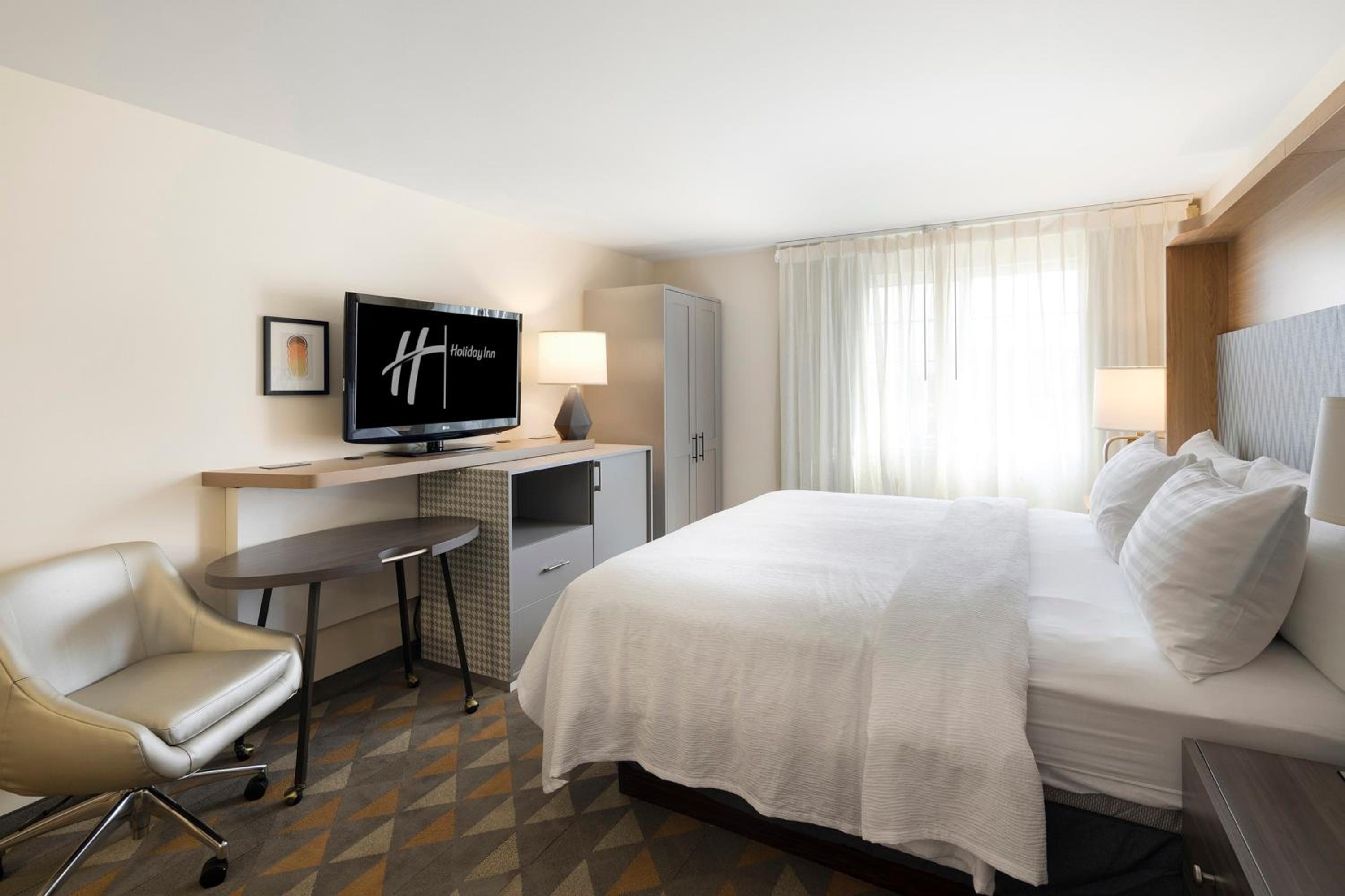 Standard King Room - Photo 4
