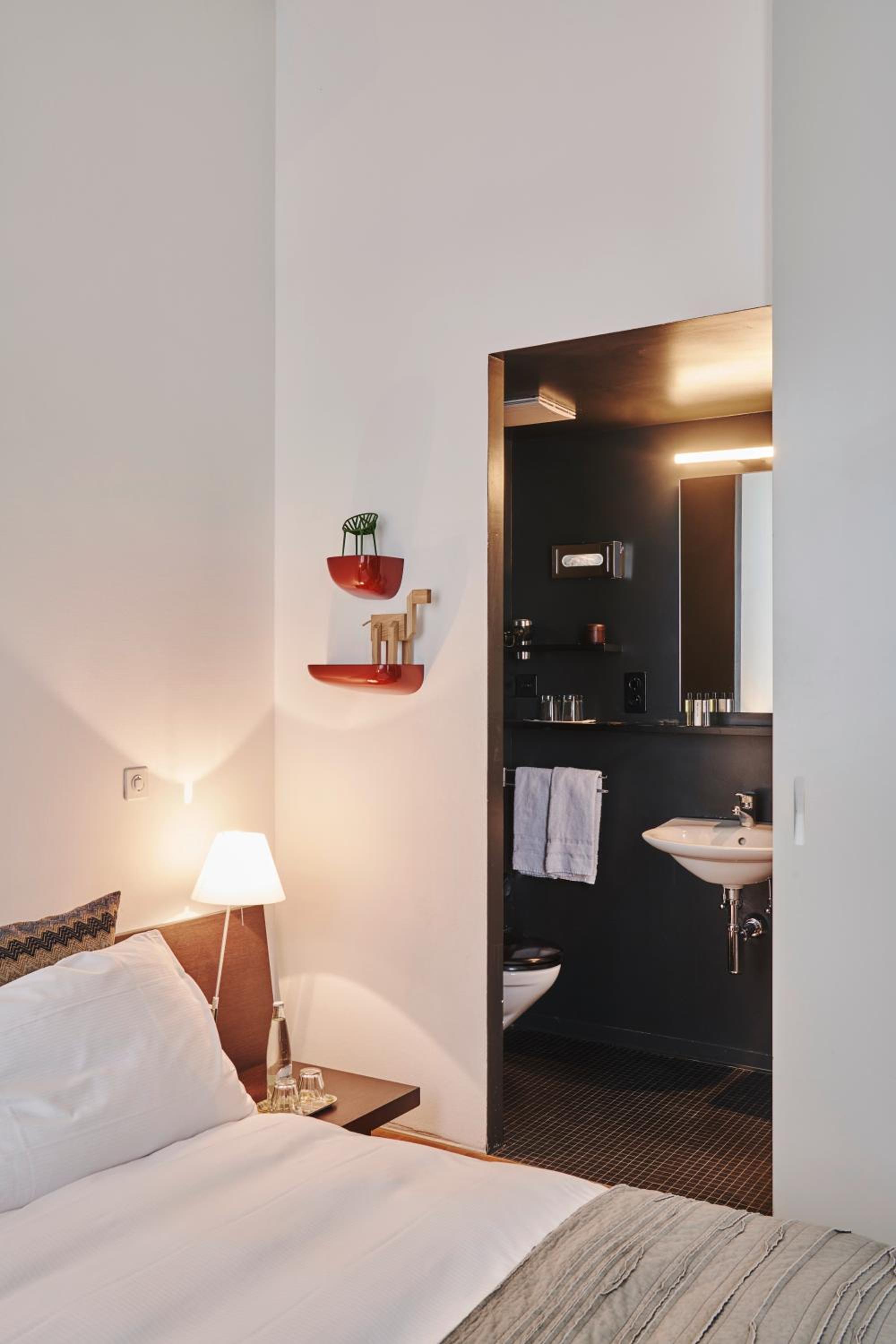 Premium Twin Room - Photo 3